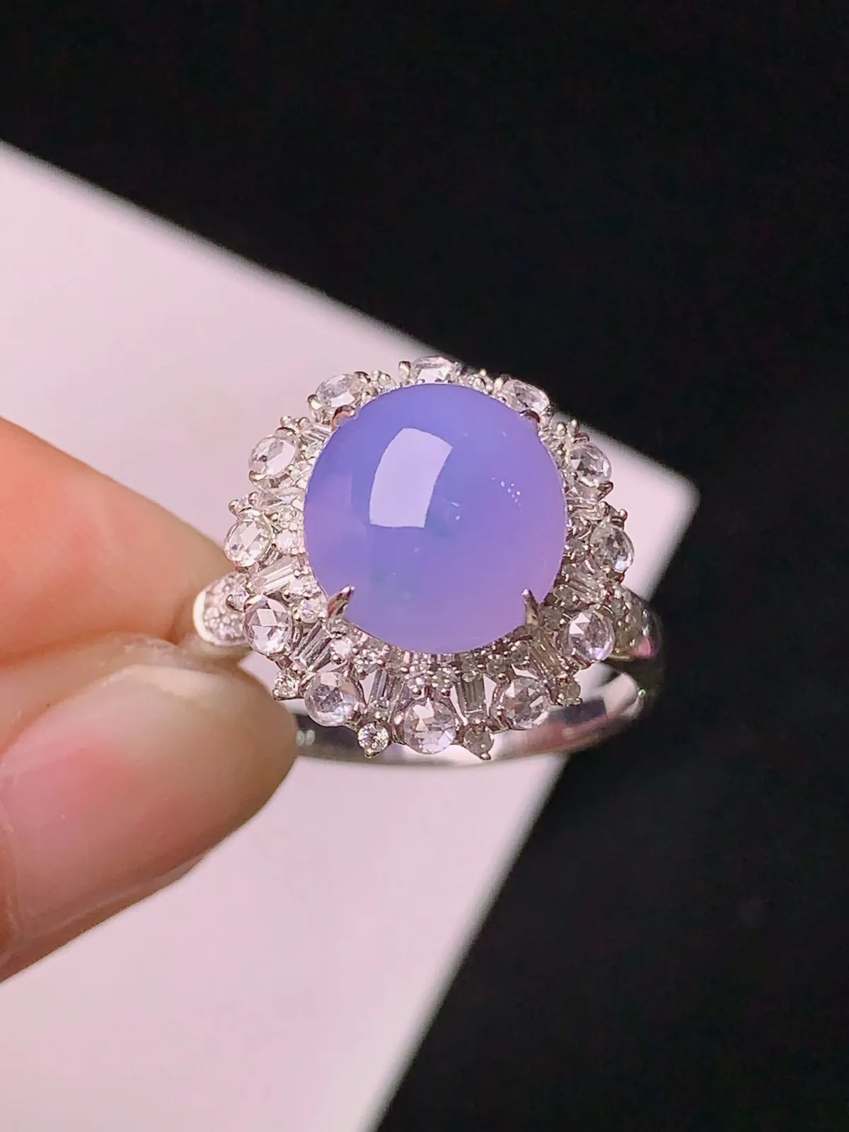 18k金钻镶嵌紫罗兰蛋面戒指 玉质水润细腻 色泽清新艳丽 圈14 整体尺寸15*14.3*11.5