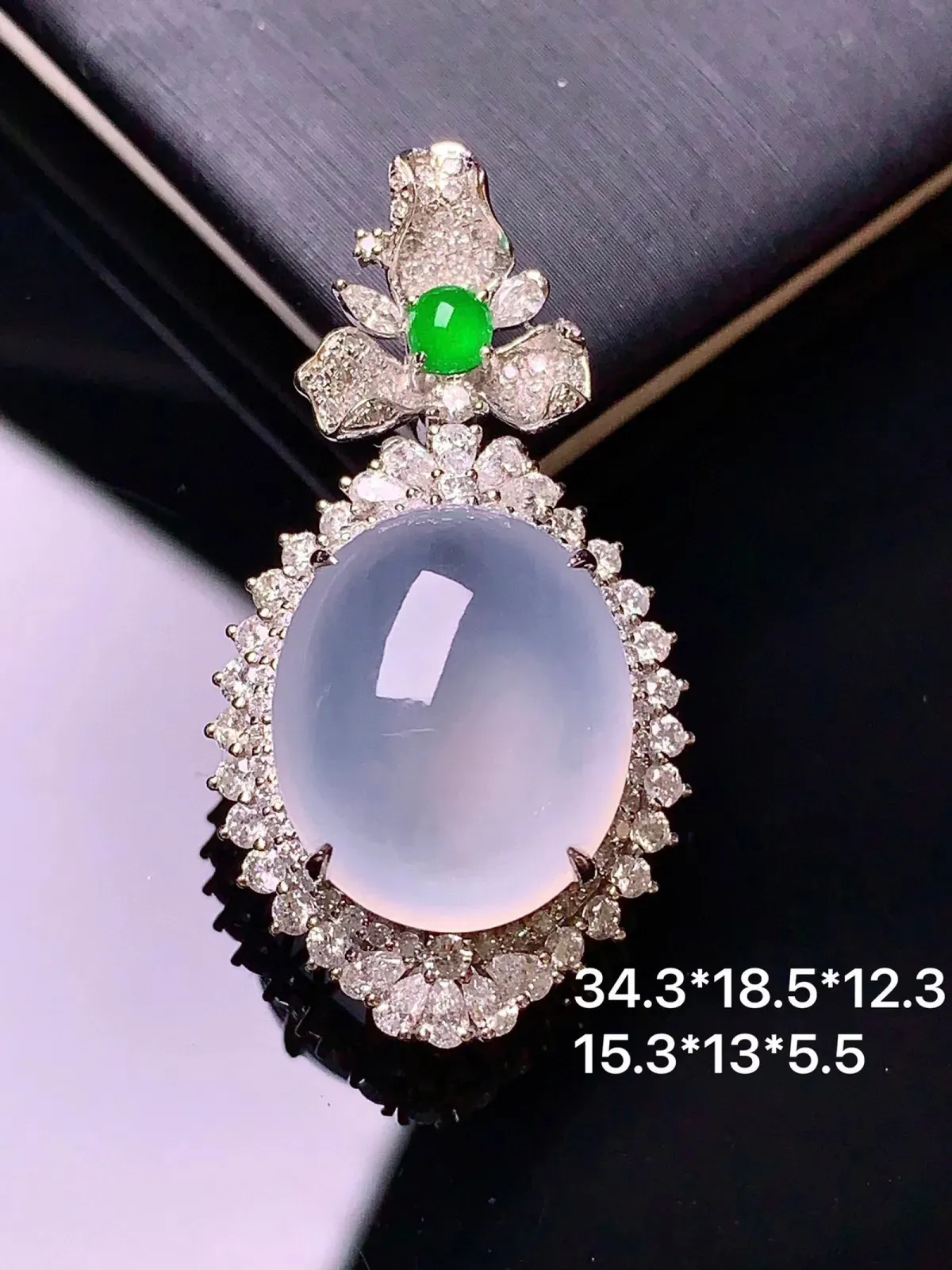 18k金钻镶嵌冰种蛋面吊坠 玉质水润细腻 清新艳丽亮眼 整体尺寸34.3*18.5*12.3