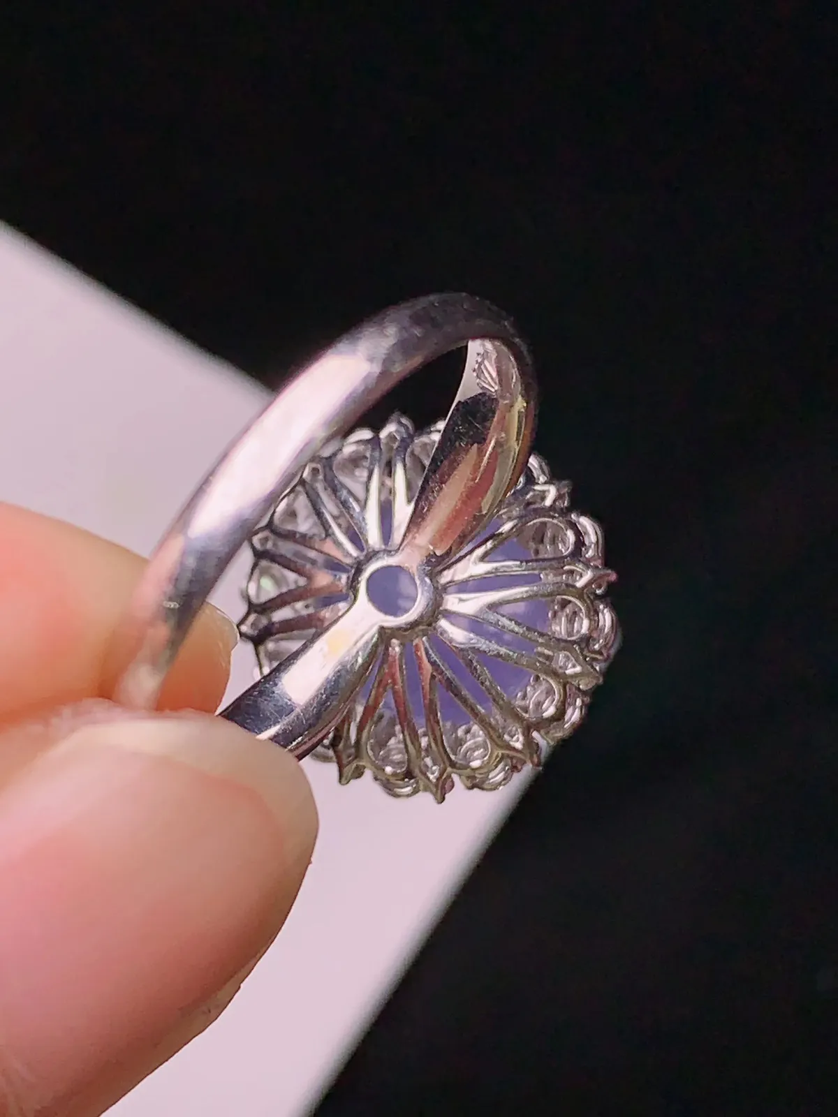 18k金钻镶嵌紫罗兰蛋面戒指 玉质水润细腻 色泽清新艳丽 圈14 整体尺寸15*14.3*11.5