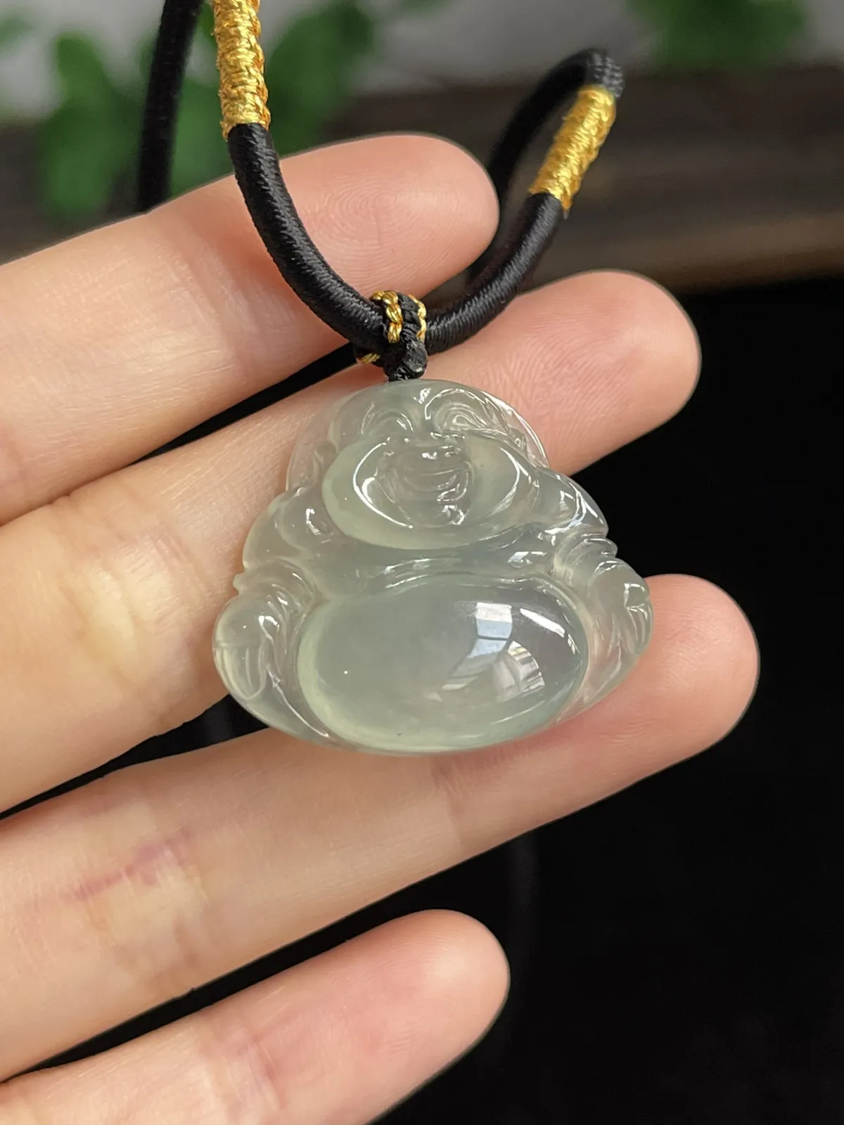 翡翠冰糯种淡绿色吊坠