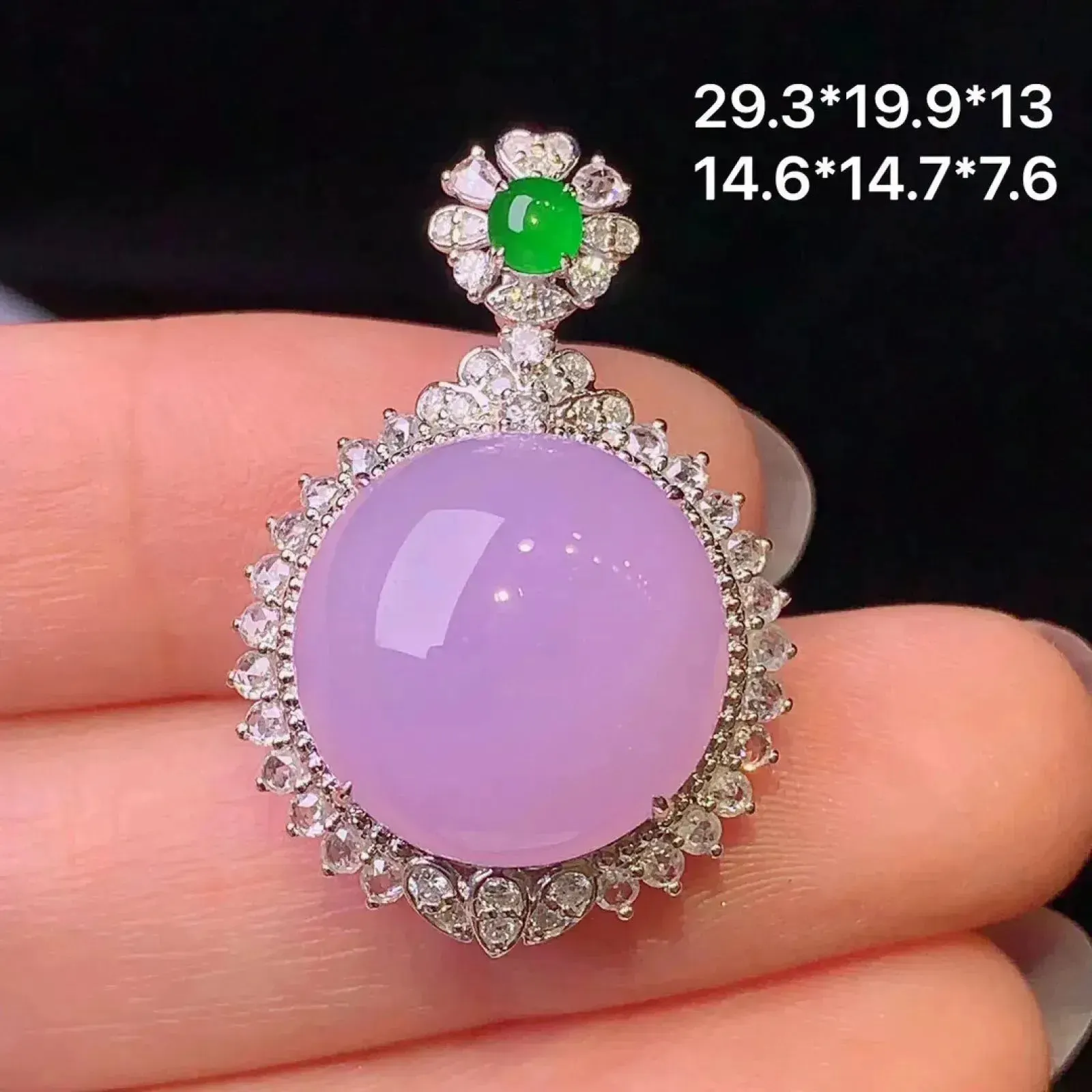 18k金钻镶嵌紫罗兰蛋面吊坠 玉质细腻 色泽清新艳丽 整体尺寸29.3*19.9*13