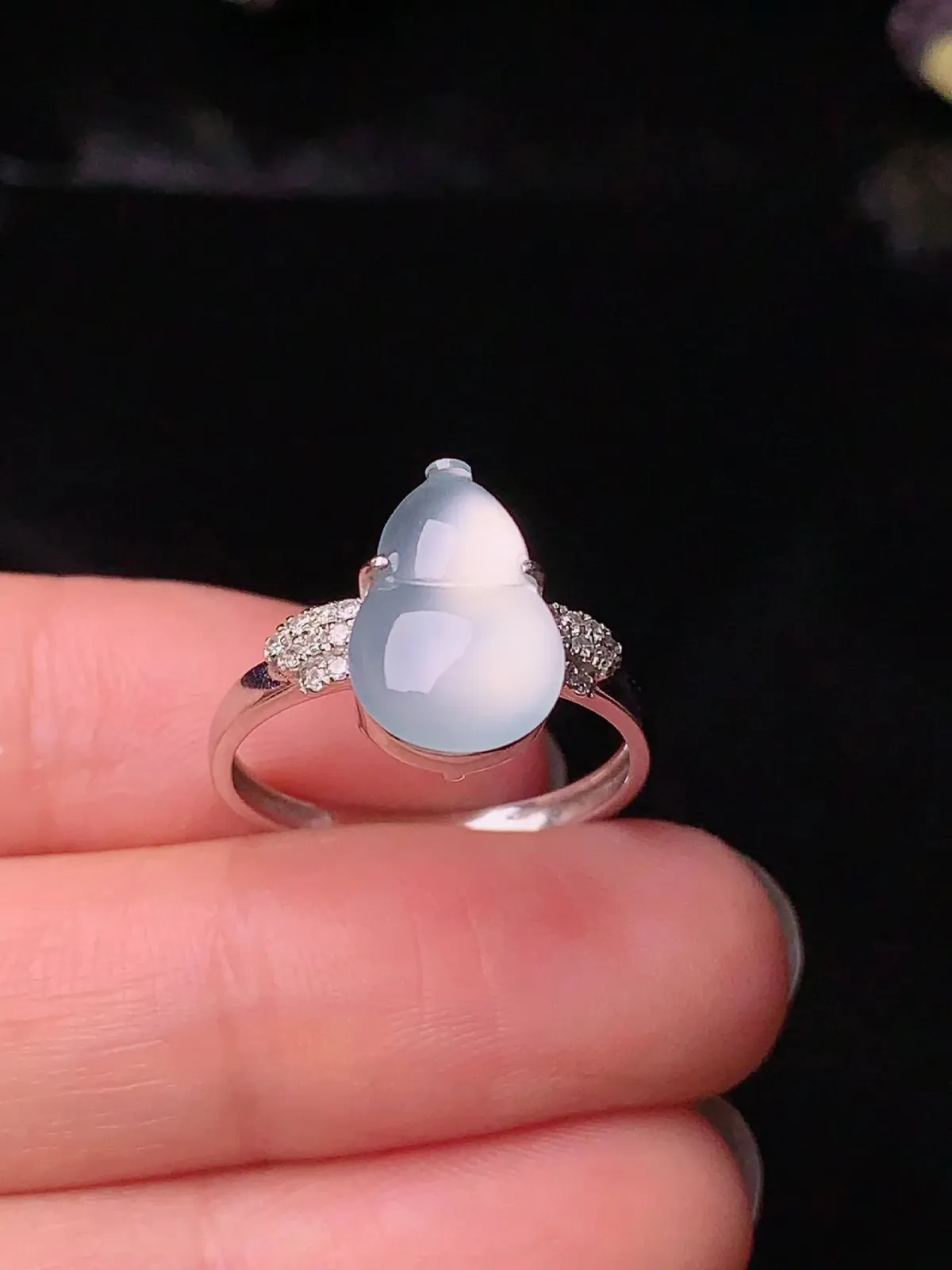 18k金钻镶嵌冰种葫芦戒指 玉质透亮细腻 圈口14 整体尺寸12.5*8.2*2.5