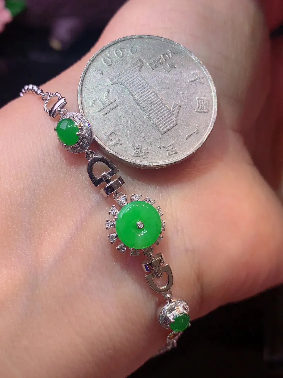18k金钻镶嵌翠绿平安扣手链 玉质细腻 整体尺寸58.2*10.2*6