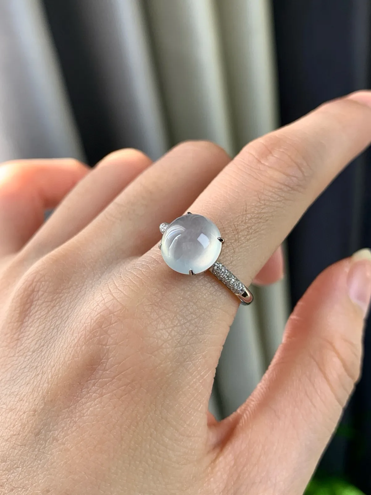 18K镶嵌白冰戒指

尺寸：9.6-5
戒圈：15.5号