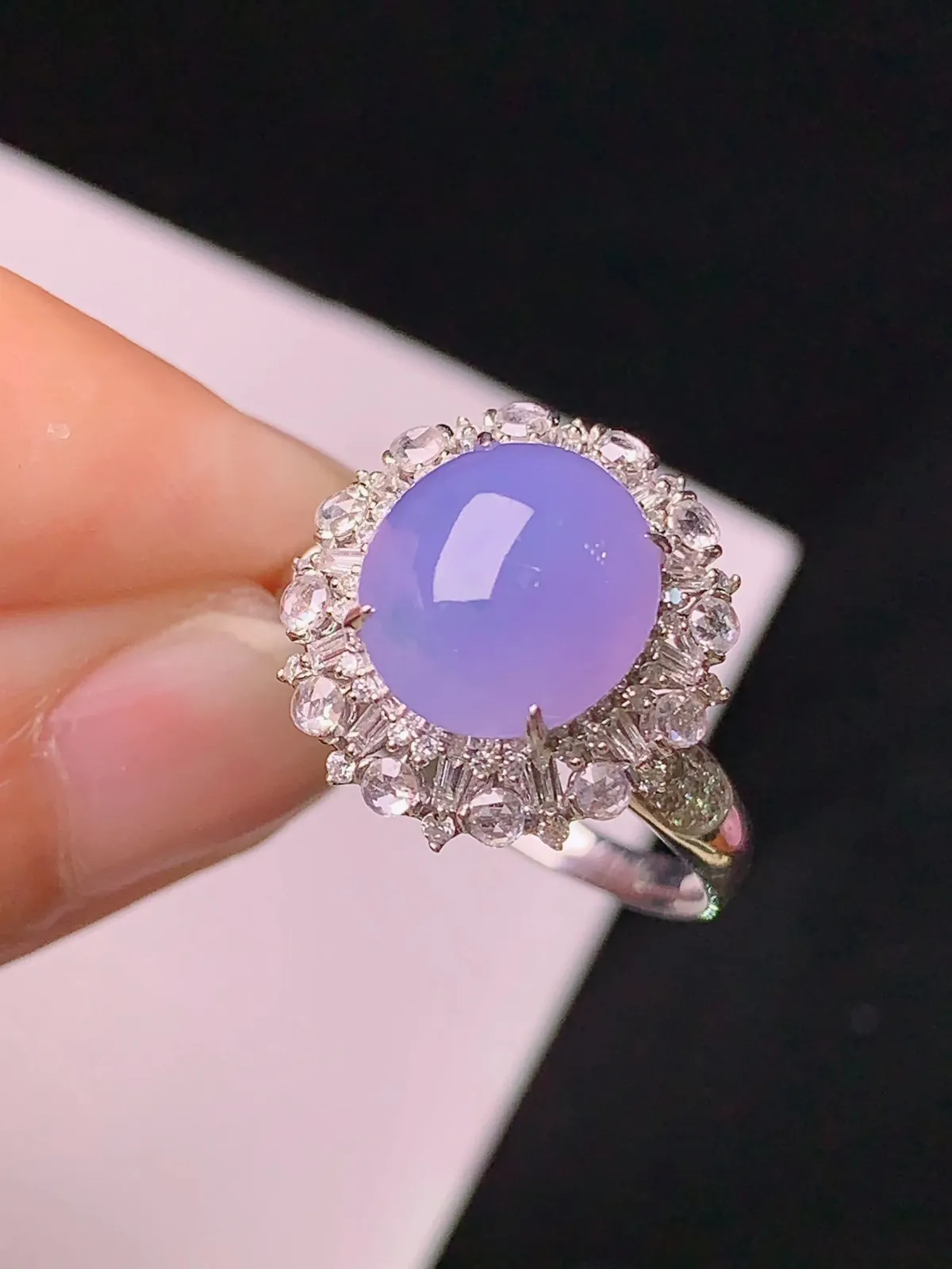 18k金钻镶嵌紫罗兰蛋面戒指 玉质水润细腻 色泽清新艳丽 圈14 整体尺寸15*14.3*11.5