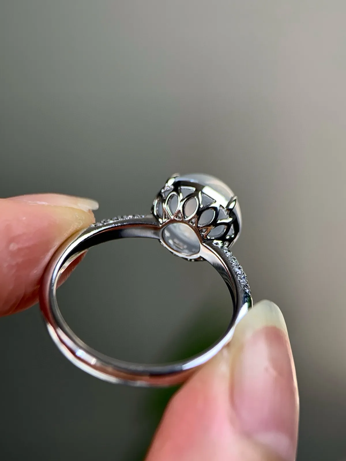 18K镶嵌白冰戒指

尺寸：9.6-5
戒圈：15.5号