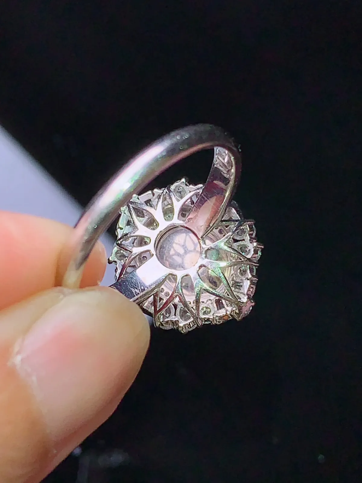 18k金钻镶嵌满绿蛋面戒指 玉质细腻 水润亮眼 色泽高贵艳丽 圈口15.5 整体尺寸16.7*13.8*8.8