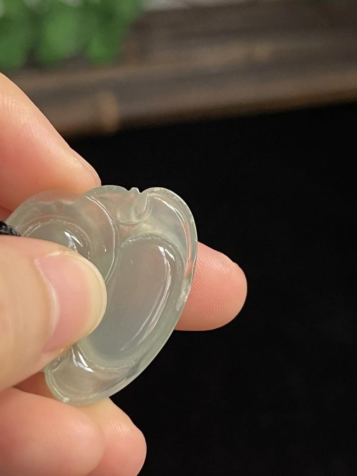 翡翠冰糯种淡绿色吊坠