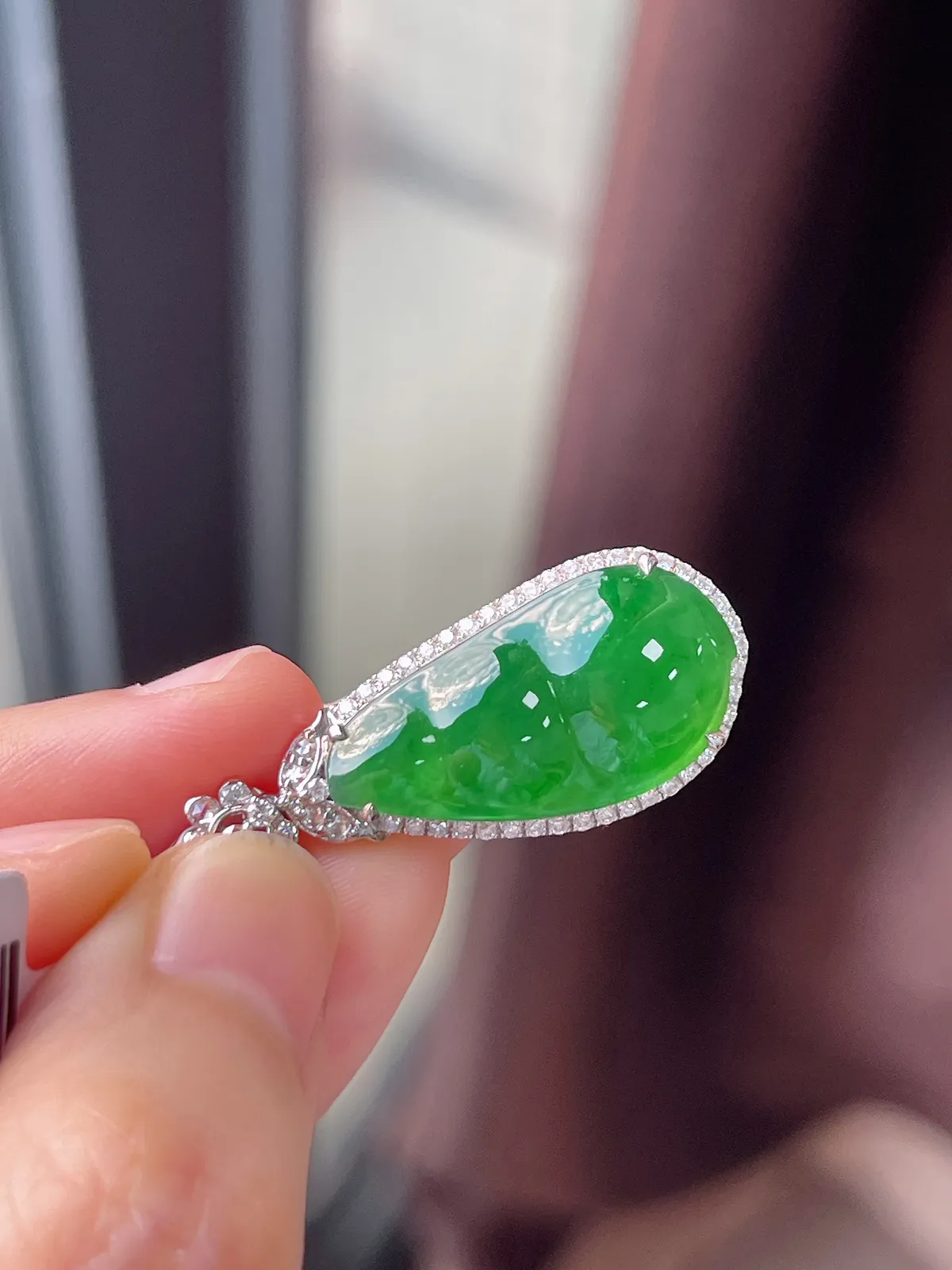 18k金翡翠冰糯满绿四季豆吊坠