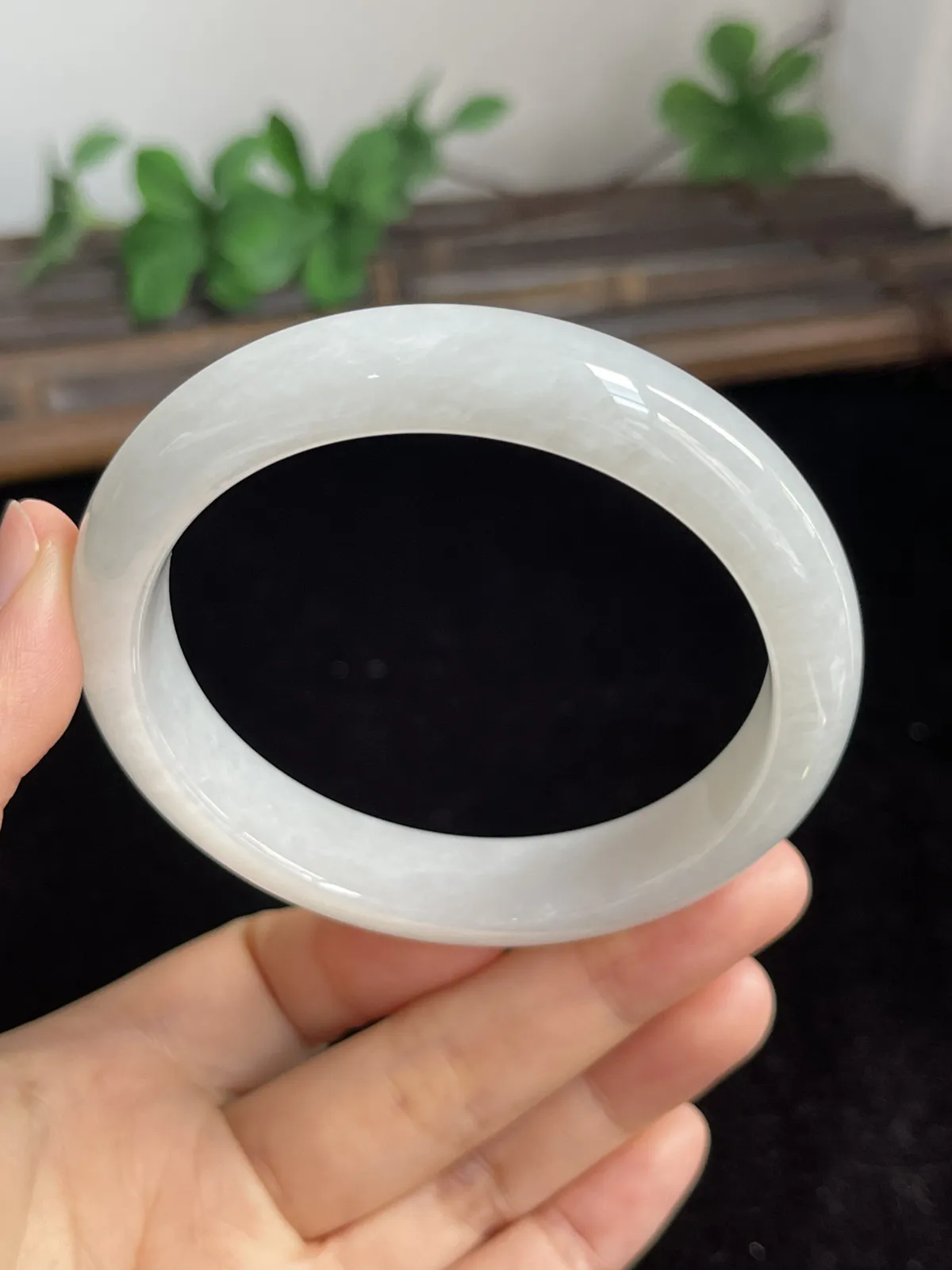 正圈58圈口，翡翠糯化种白色手镯