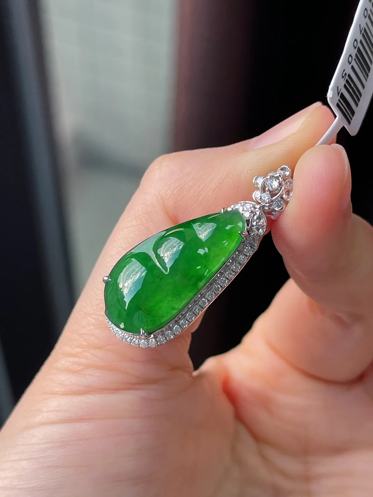 18k金翡翠冰糯满绿四季豆吊坠