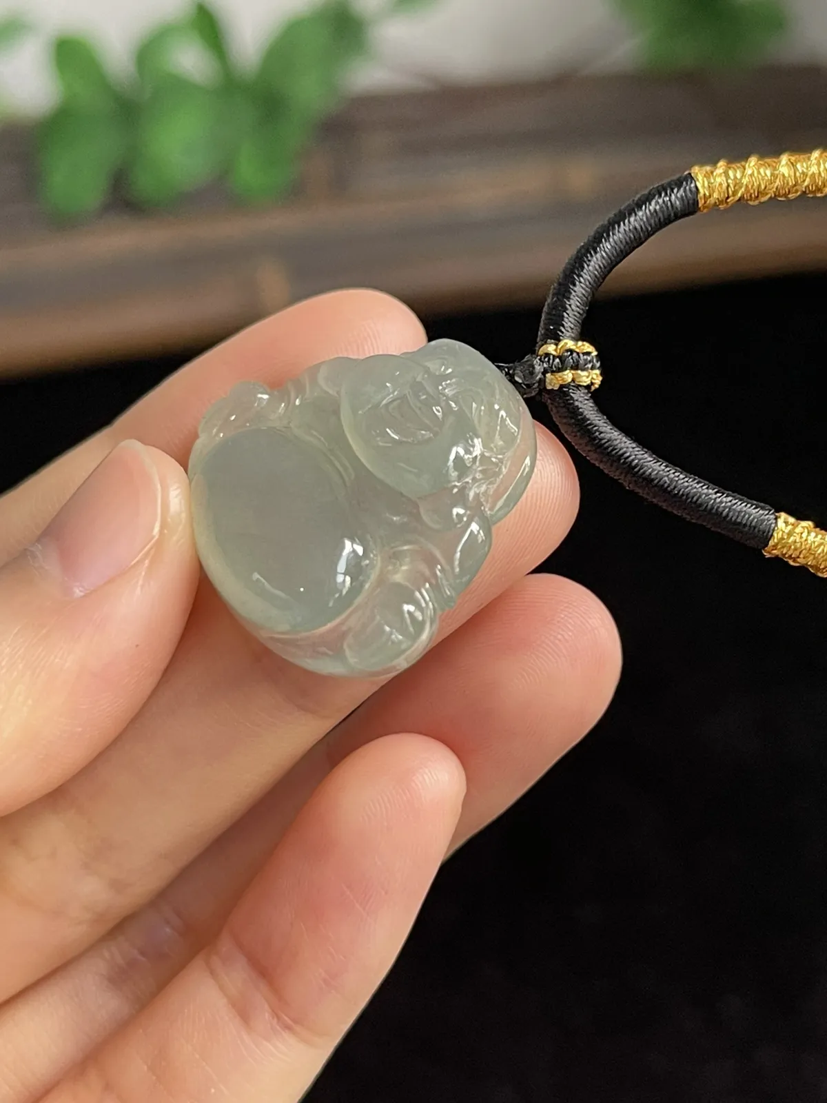 翡翠冰糯种淡绿色吊坠
