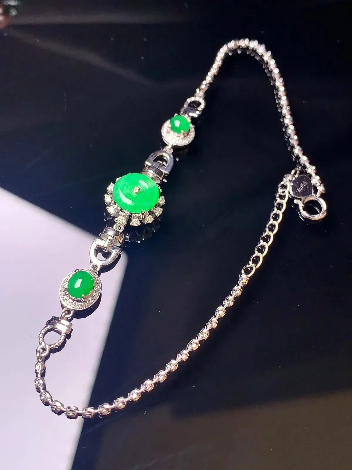 18k金钻镶嵌翠绿平安扣手链 玉质细腻 整体尺寸58.2*10.2*6