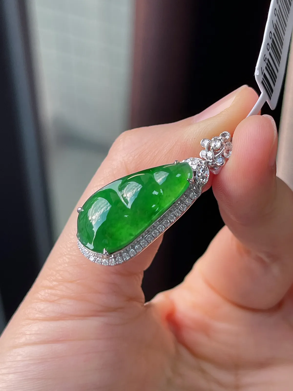 18k金翡翠冰糯满绿四季豆吊坠