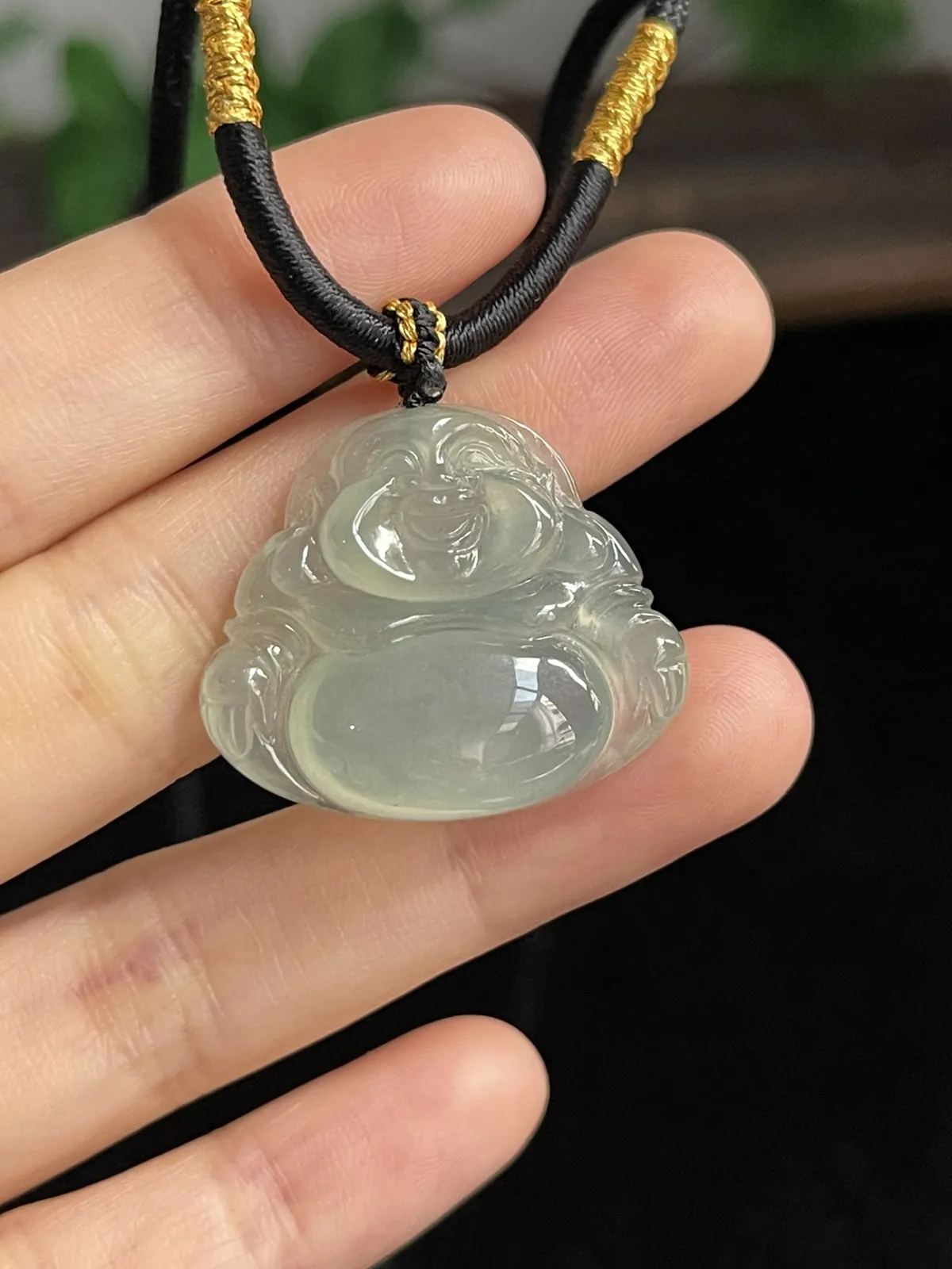 翡翠冰糯种淡绿色吊坠