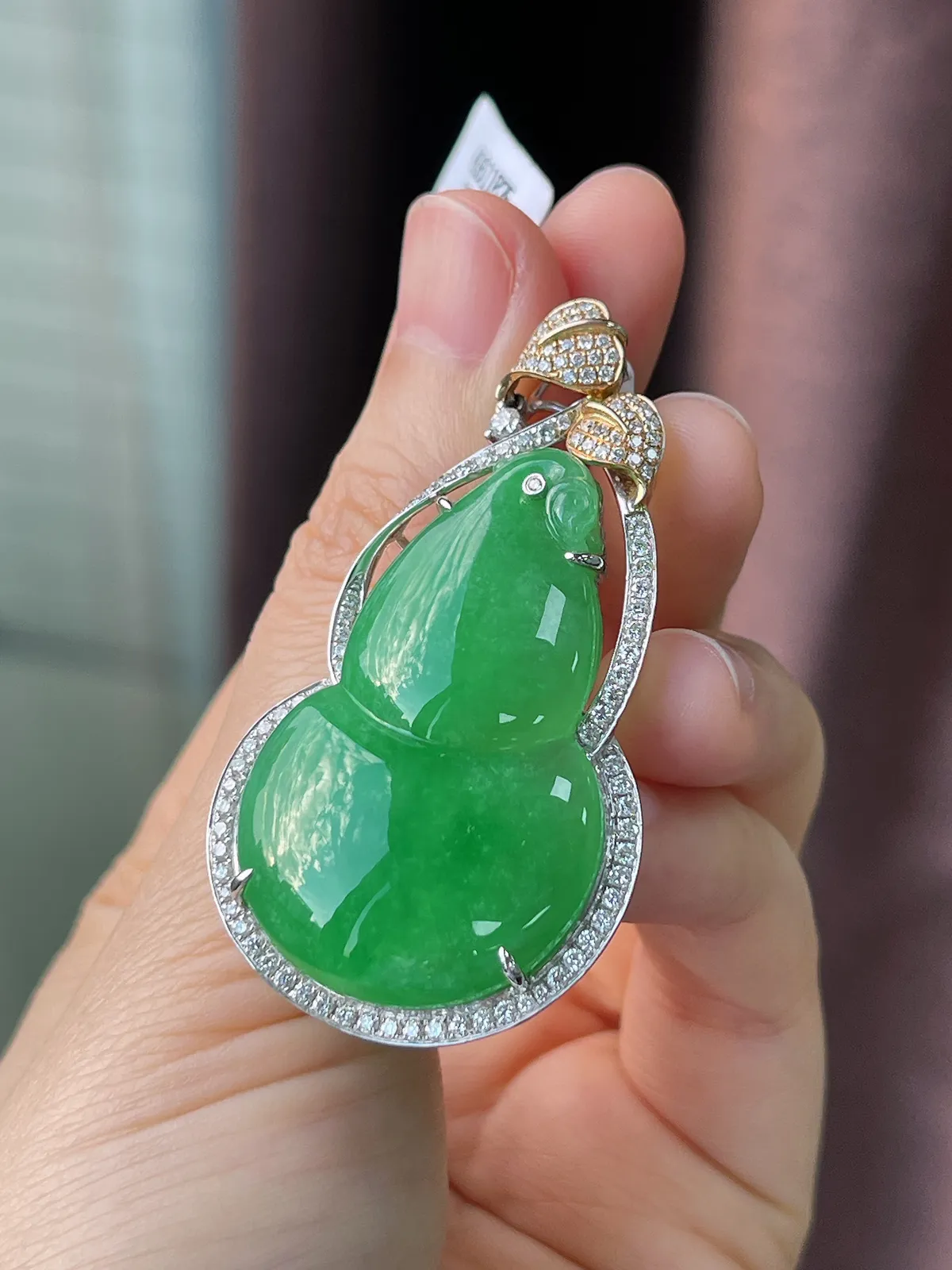 18k金围镶钻翡翠糯化种绿色葫芦吊坠