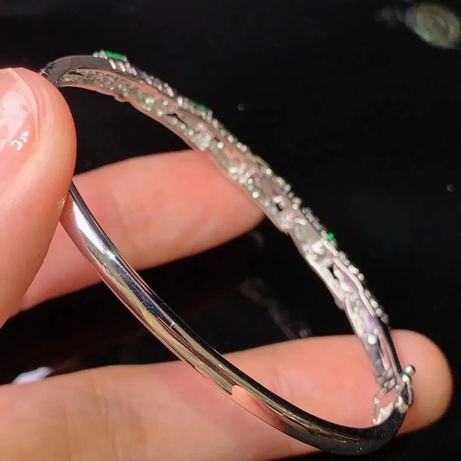 18k金钻镶嵌满绿葫芦组合镶嵌手镯 玉质水润细腻 色泽高贵艳丽 圈口54.5 整体尺寸5.5*2.7*2