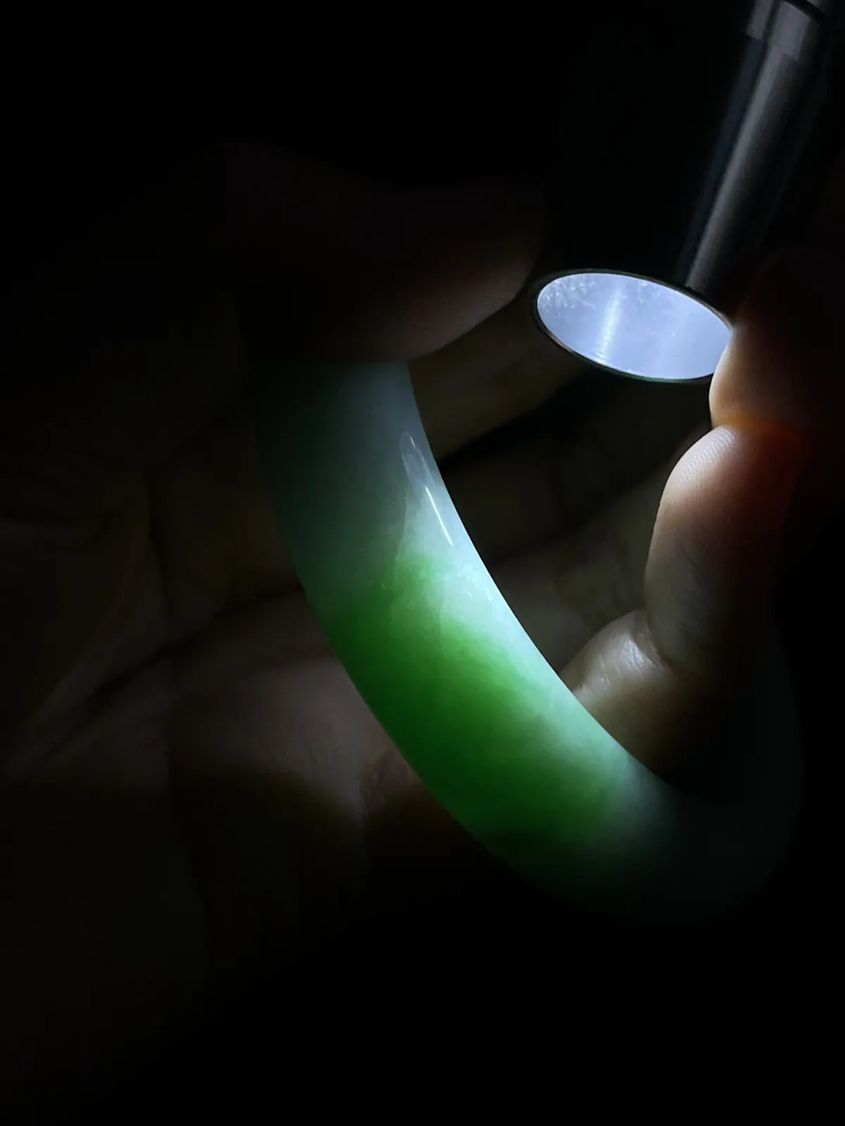 正圈55.5圈口，翡翠糯化种飘绿手镯