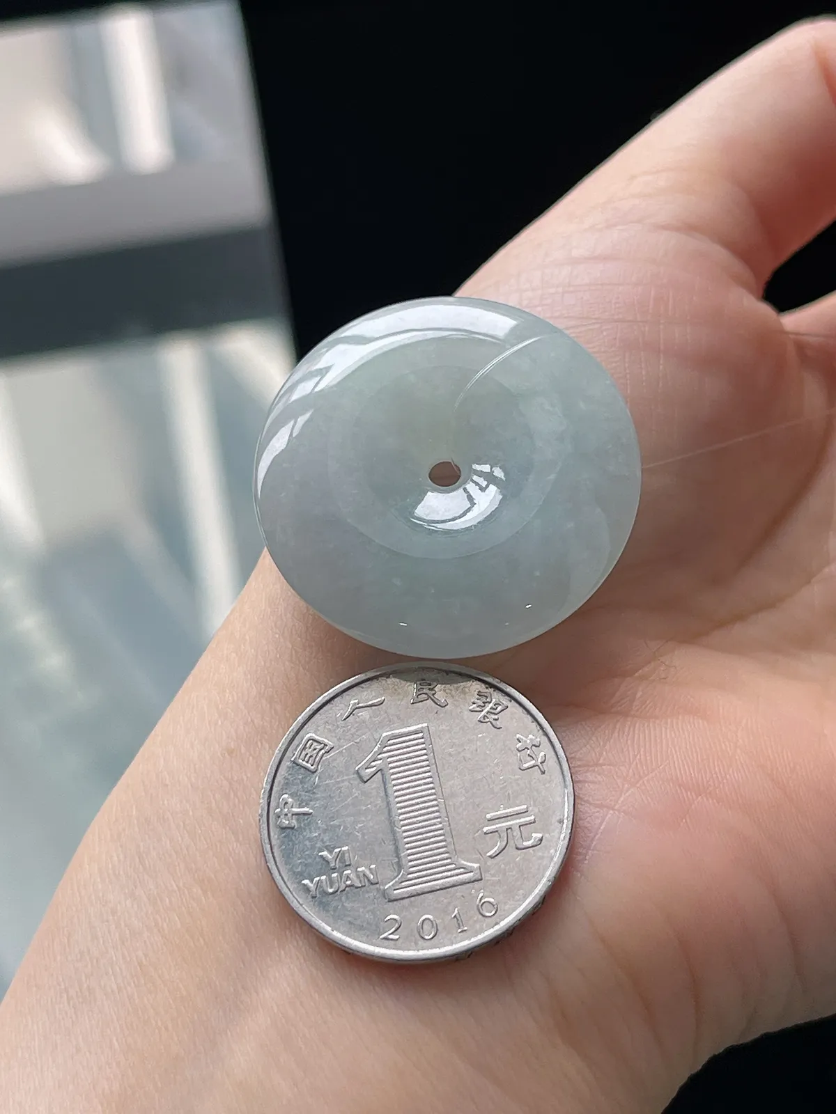 翡翠冰糯种淡绿色平安扣