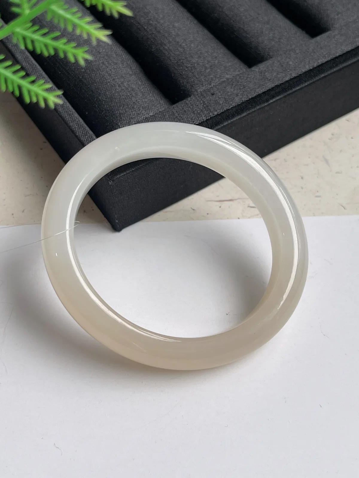 贵妃镯56圈口，和田玉藕粉手镯