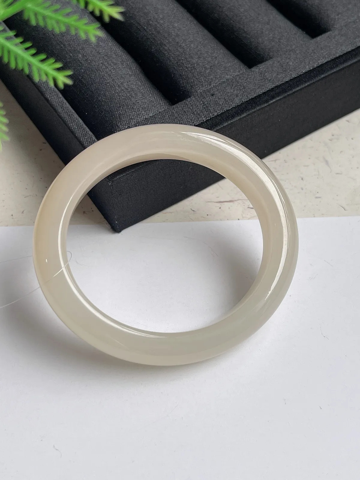 贵妃镯55.2圈口，和田玉藕粉手镯