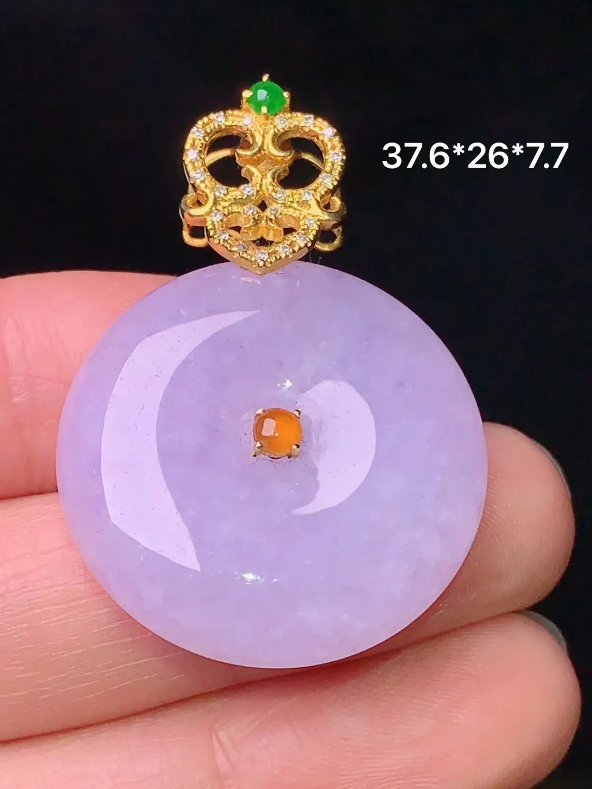 18k金钻镶嵌淡紫罗兰平安扣吊坠 搭配小绿蛋面镶嵌 玉质细腻 整体尺寸37.6*26*7.7