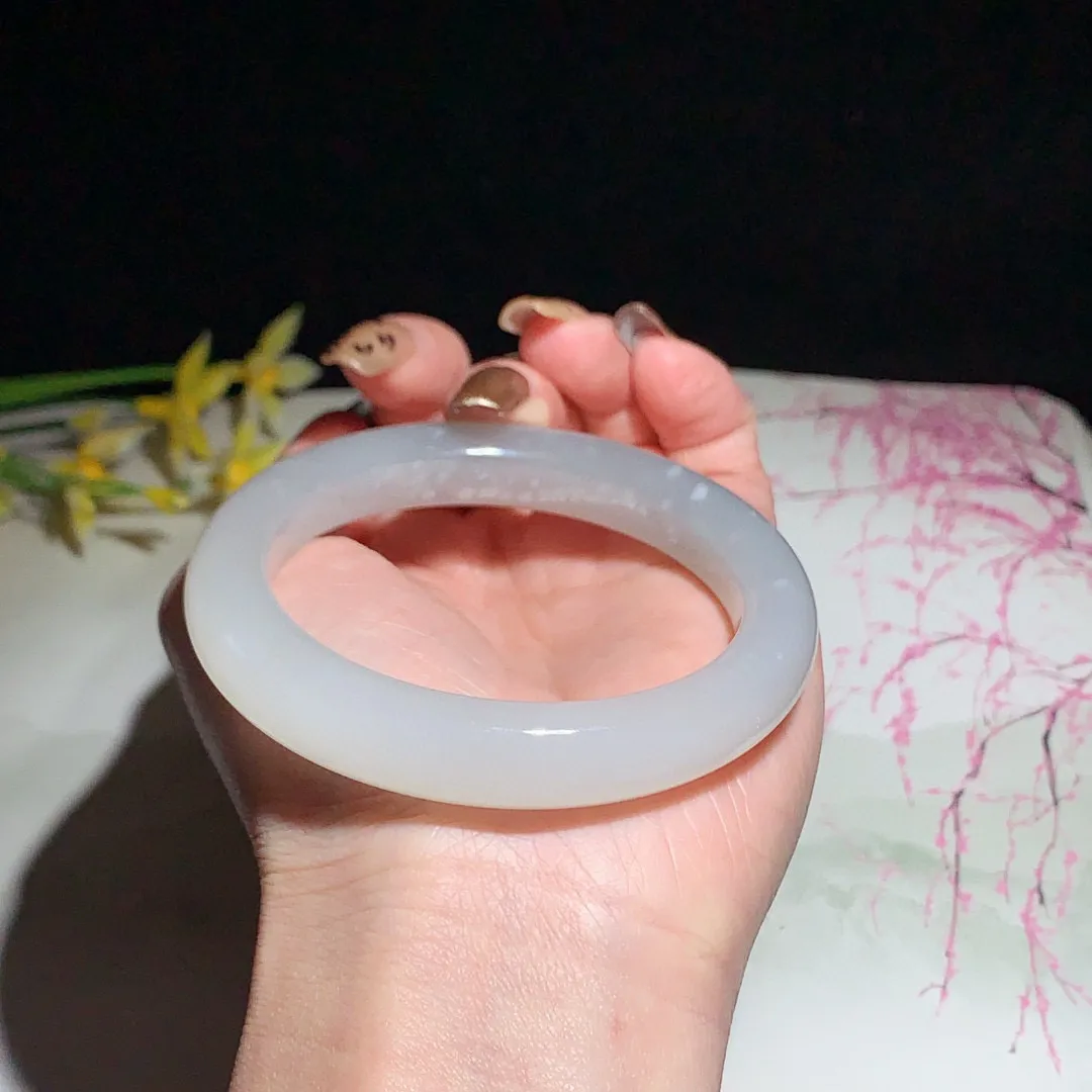 和田玉55.5圈口紫罗兰色手镯！白加紫！玉质细腻油润 底色纯净 无裂无黑 脂粉好，品质好！