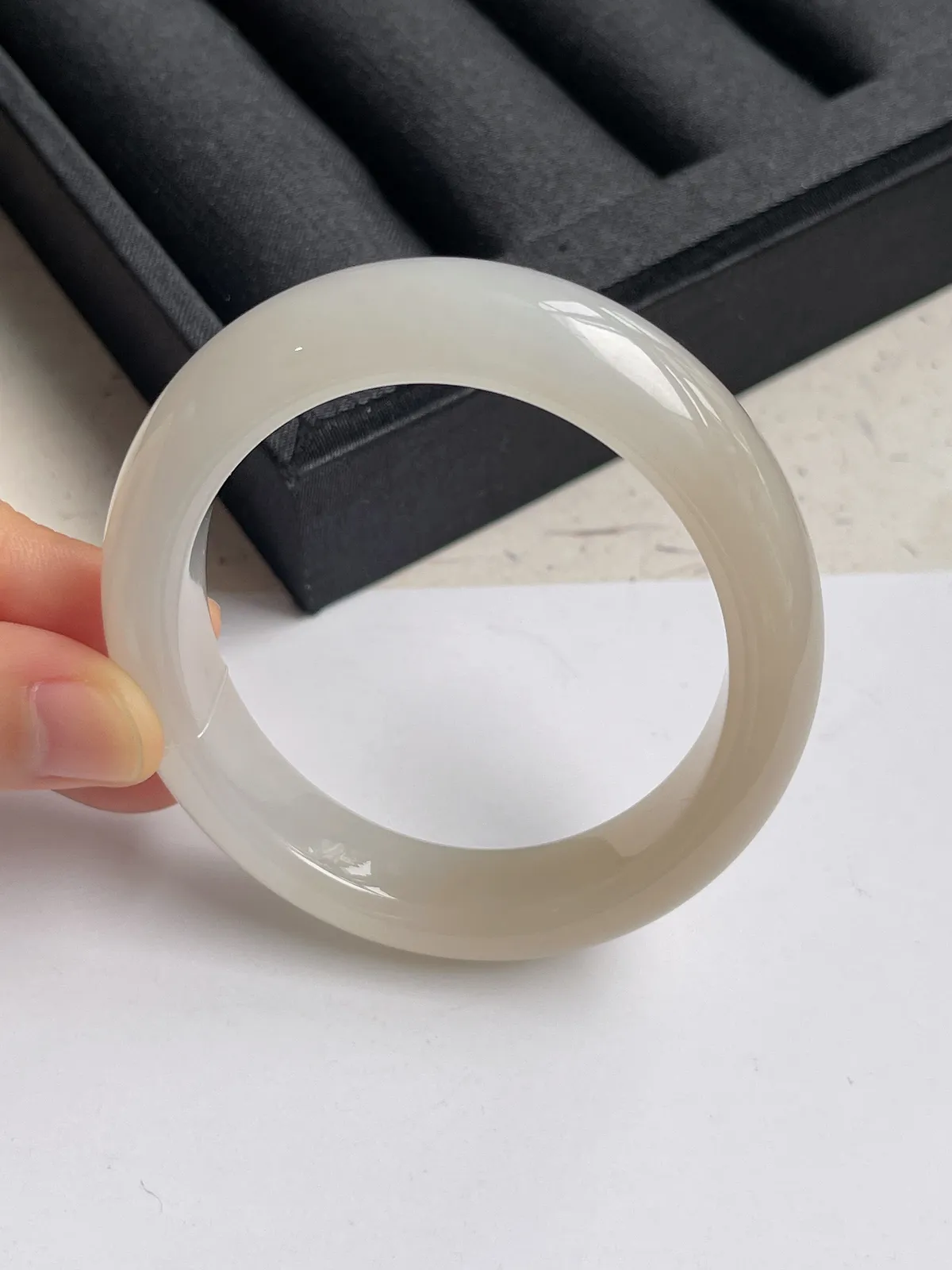 贵妃镯56圈口，和田玉藕粉手镯