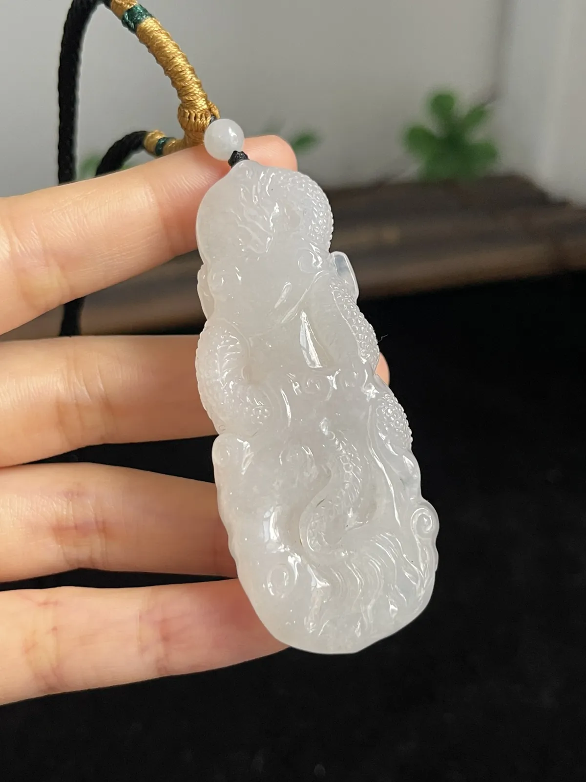 翡翠冰糯白色吊坠，配珠未测