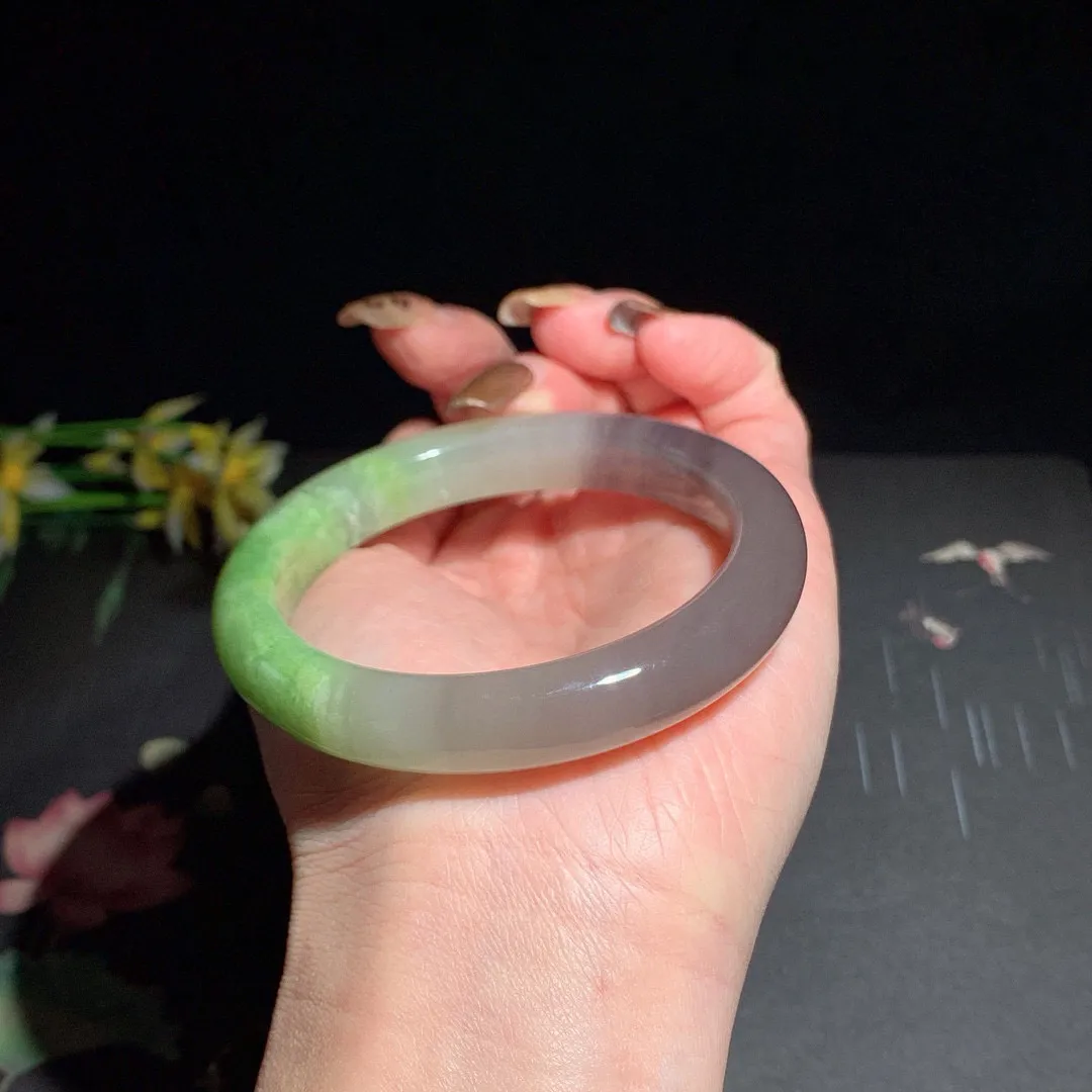 和田玉56.5圈口葡萄紫翠青双色手镯！玉质细腻油润 底色纯净 无裂无黑 脂粉好，品质高