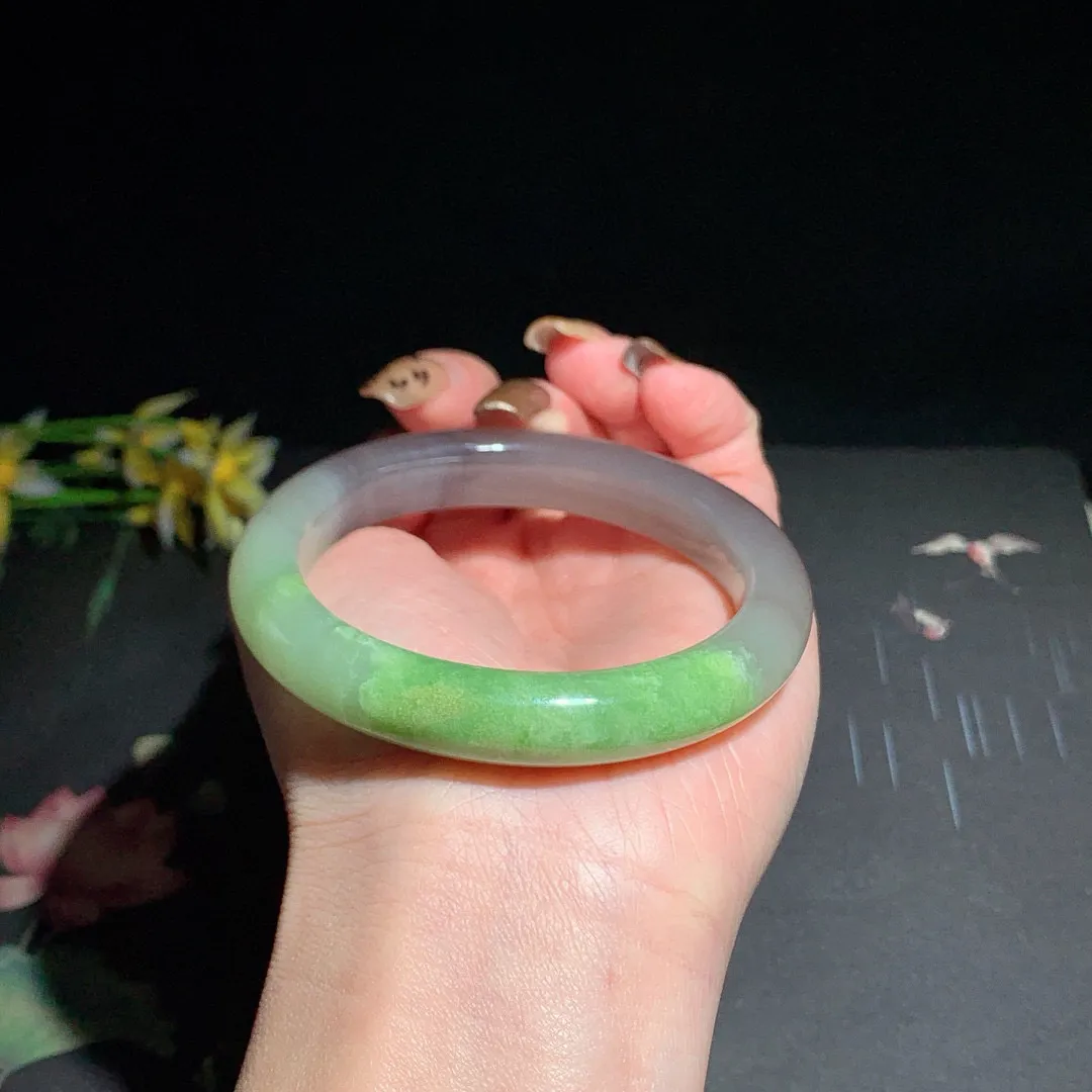 和田玉56.5圈口葡萄紫翠青双色手镯！玉质细腻油润 底色纯净 无裂无黑 脂粉好，品质高