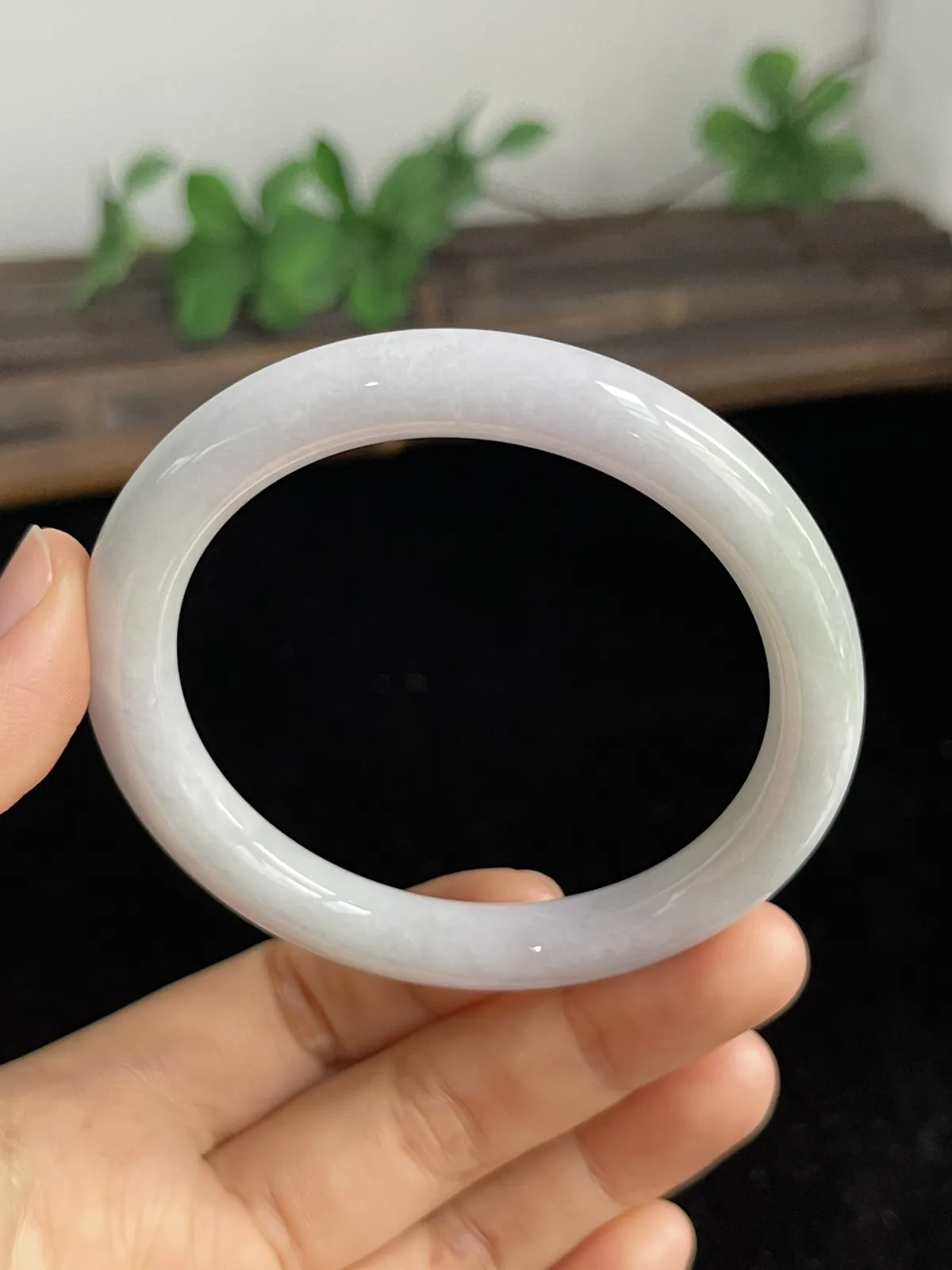 圆镯53.7圈口，翡翠糯化种白色手镯