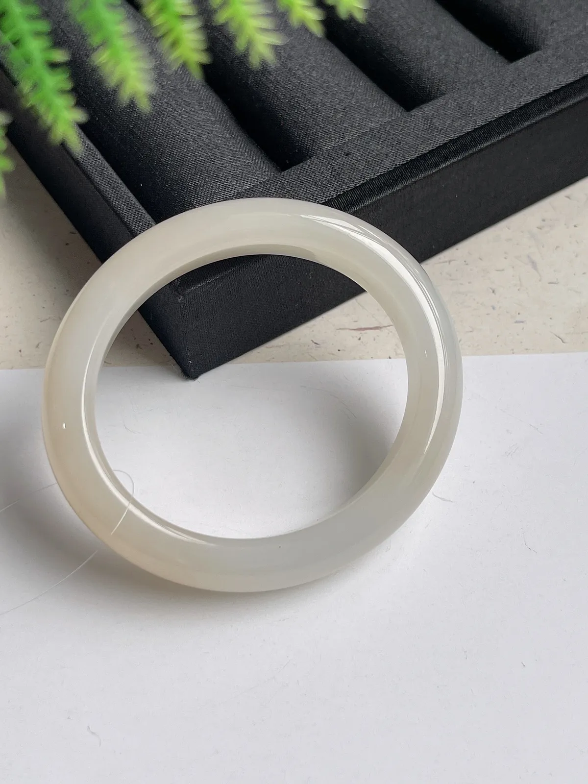 贵妃镯54.2圈口，和田玉藕粉手镯