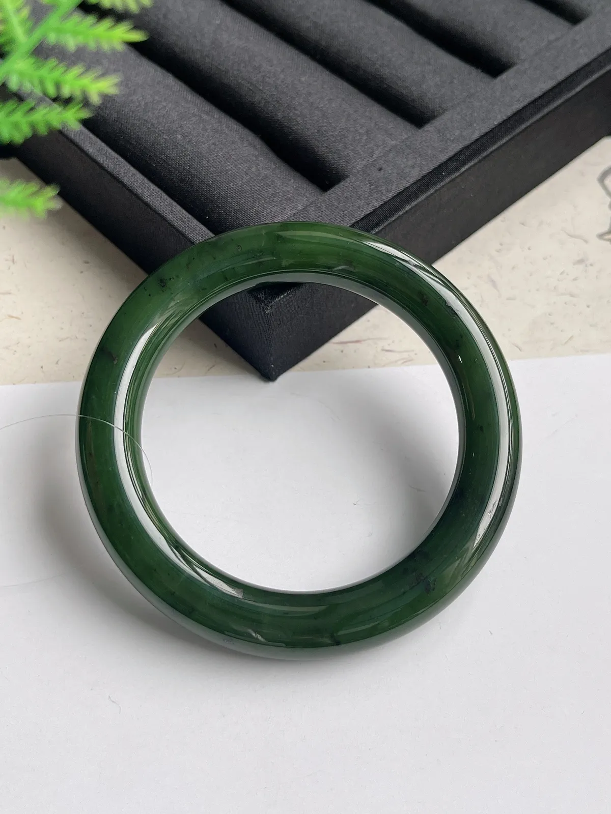 圆镯58.8圈口，和田玉碧玉手镯