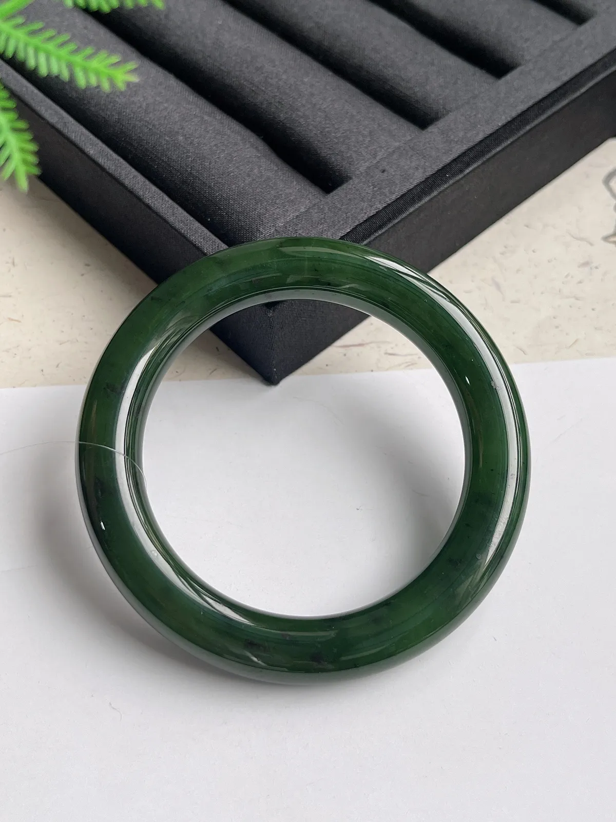 圆镯58.8圈口，和田玉碧玉手镯