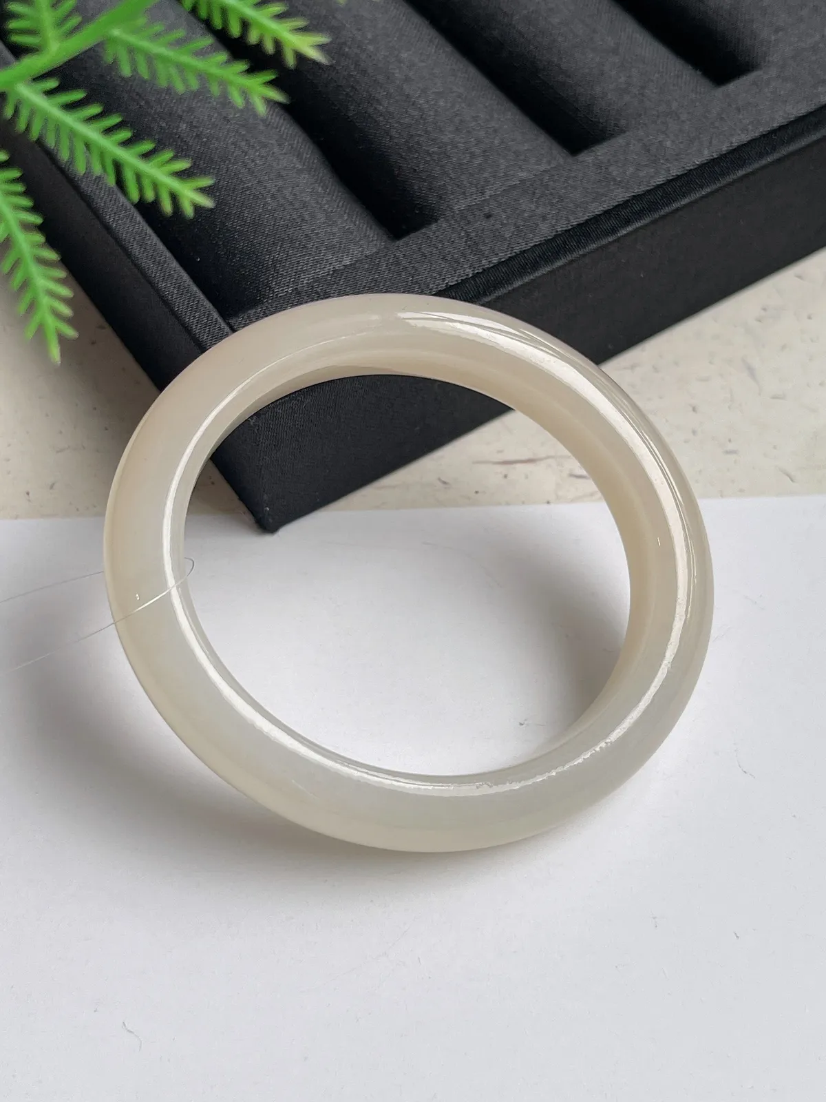 贵妃镯55.2圈口，和田玉藕粉手镯