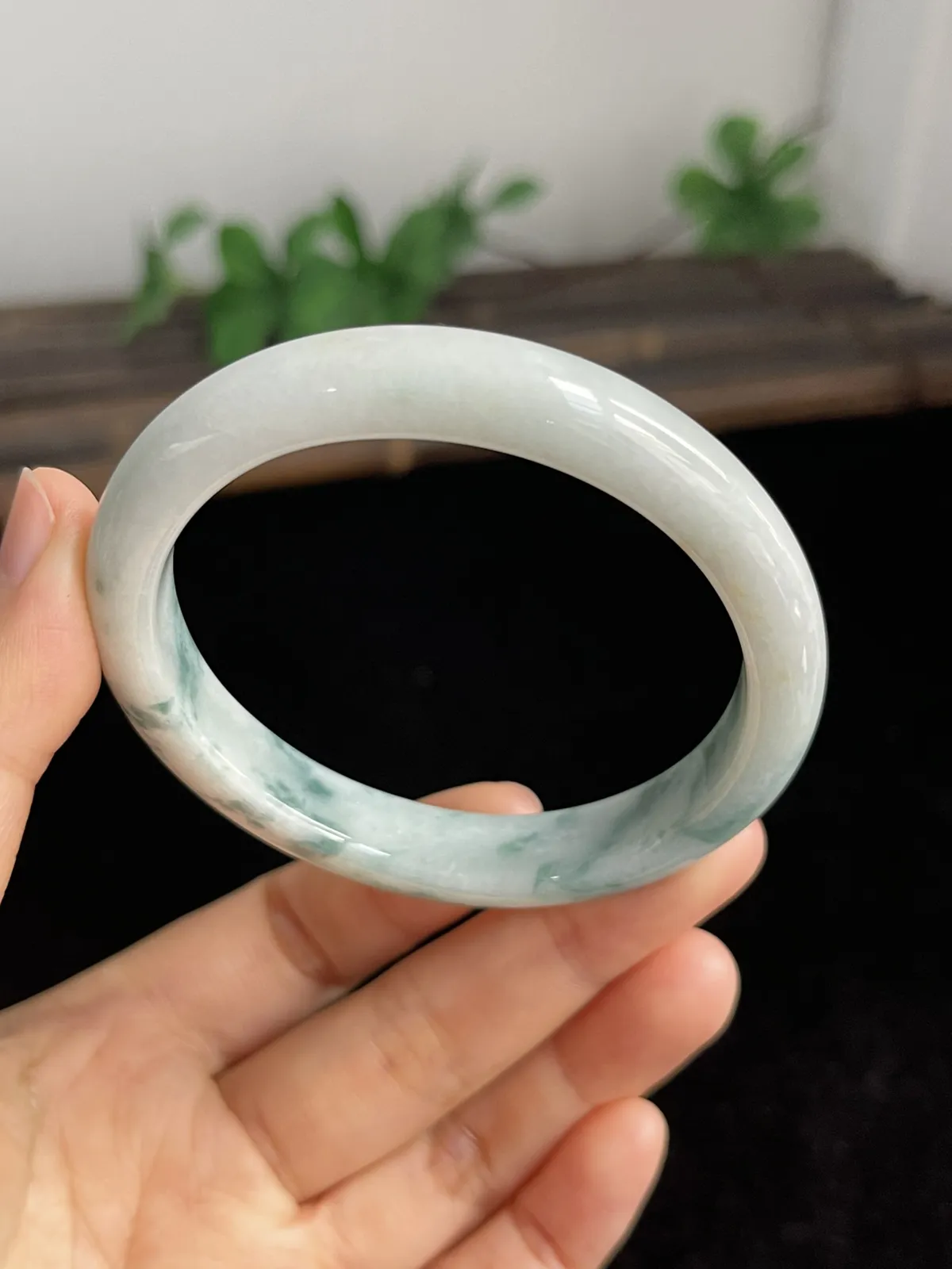 贵妃镯56.4圈口，翡翠手镯