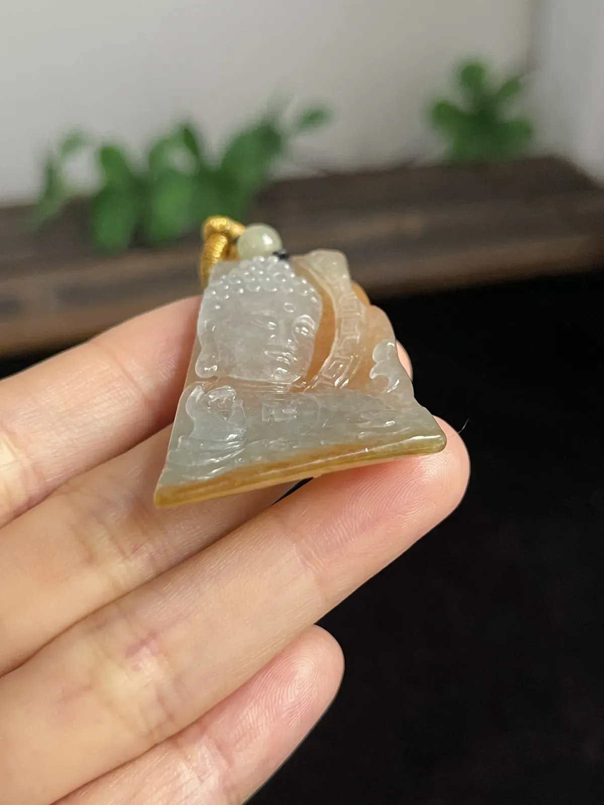 翡翠佛，配珠未测