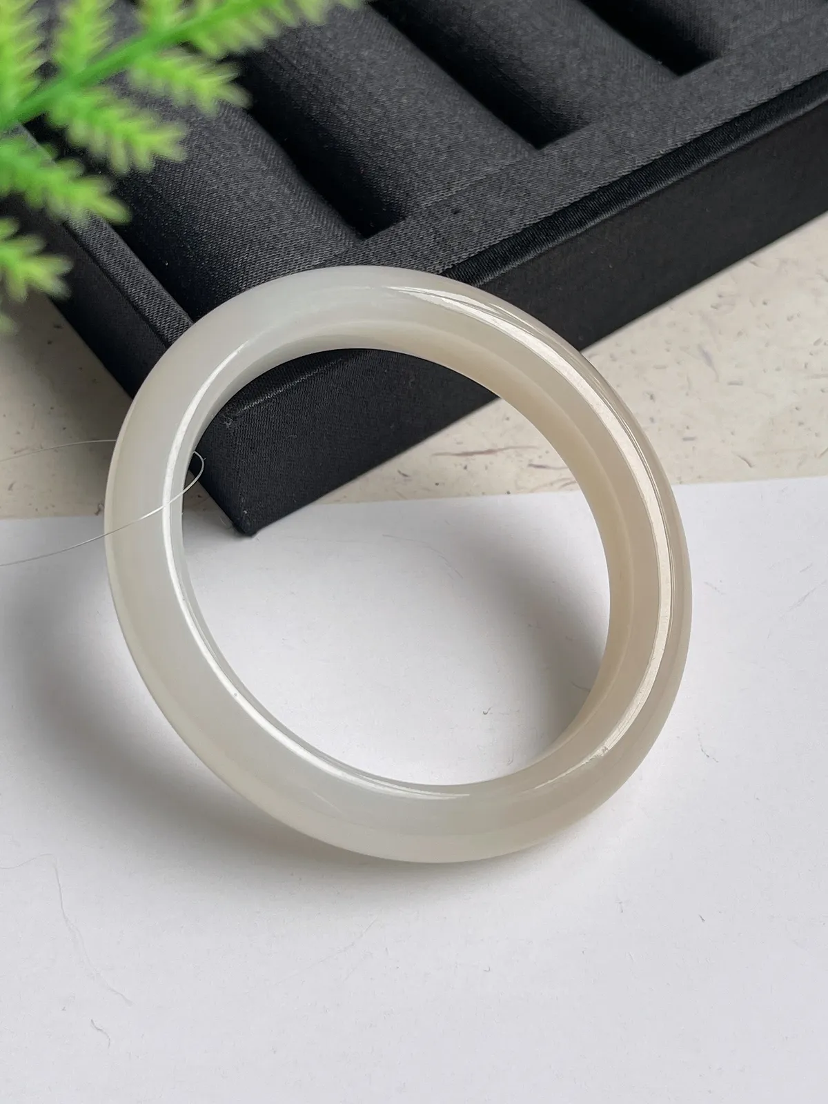 贵妃镯56圈口，和田玉藕粉手镯