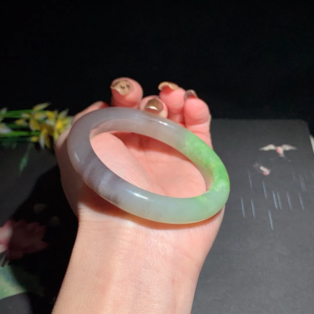 和田玉56.5圈口葡萄紫翠青双色手镯！玉质细腻油润 底色纯净 无裂无黑 脂粉好，品质高