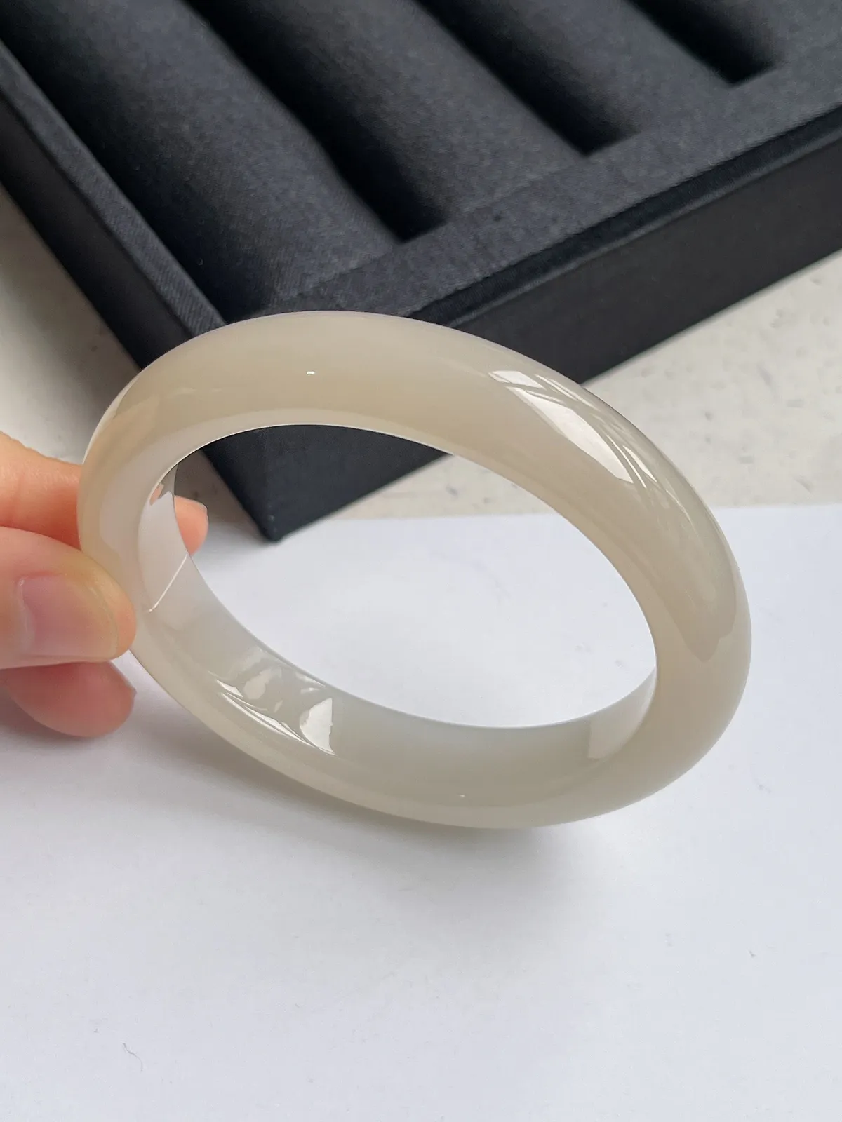 贵妃镯55.2圈口，和田玉藕粉手镯