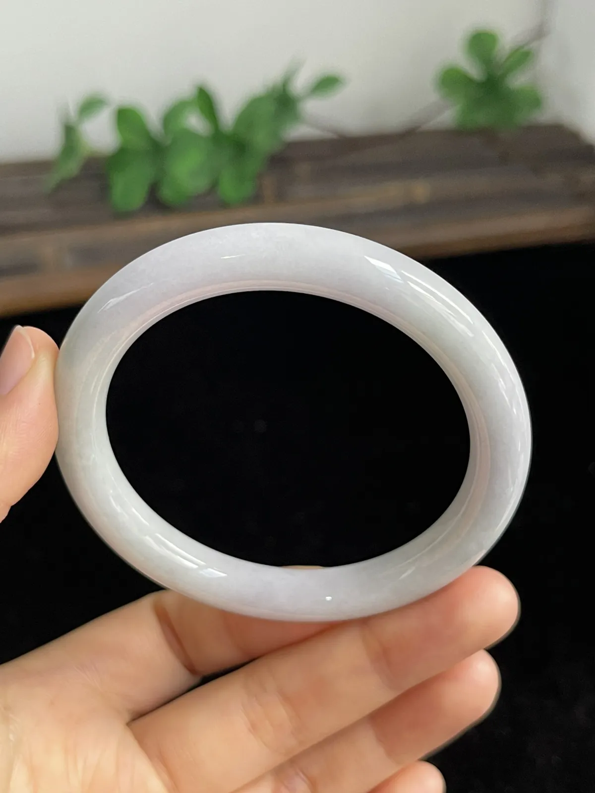 圆镯53.7圈口，翡翠糯化种白色手镯