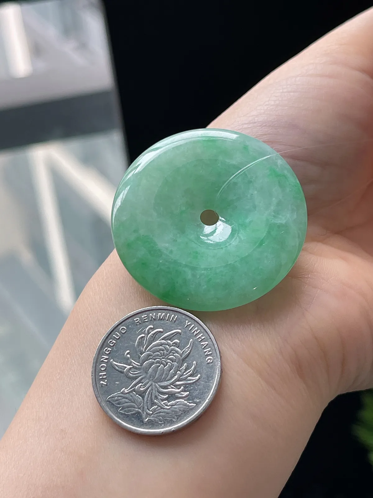 翡翠糯化种浅绿色平安扣