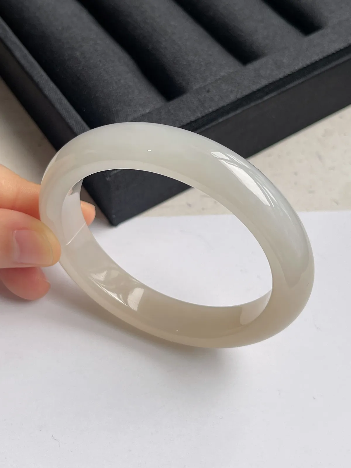 贵妃镯56圈口，和田玉藕粉手镯