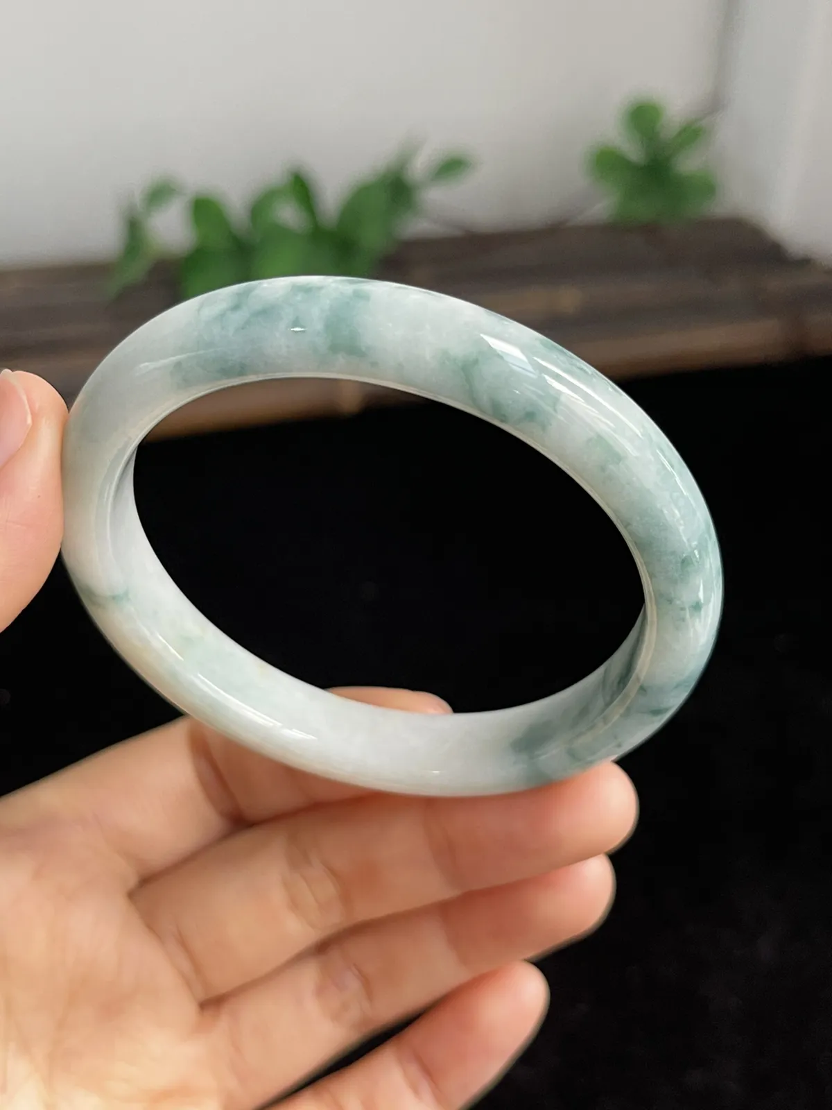 贵妃镯56.4圈口，翡翠手镯