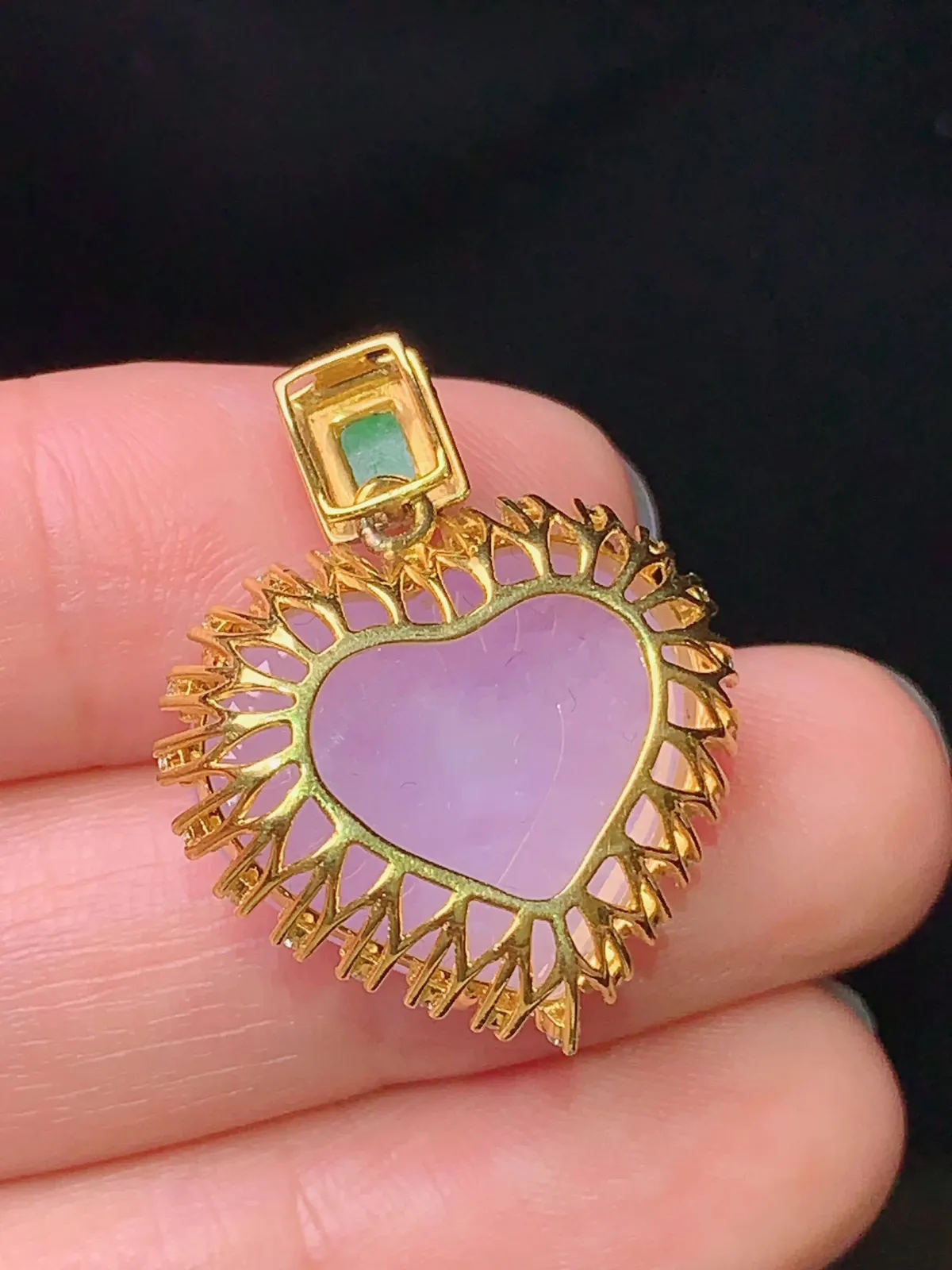 18k金钻镶嵌淡紫罗兰心形吊坠 搭配小绿方牌镶嵌 玉质细腻 水润整体尺寸25.3*21.2*10
