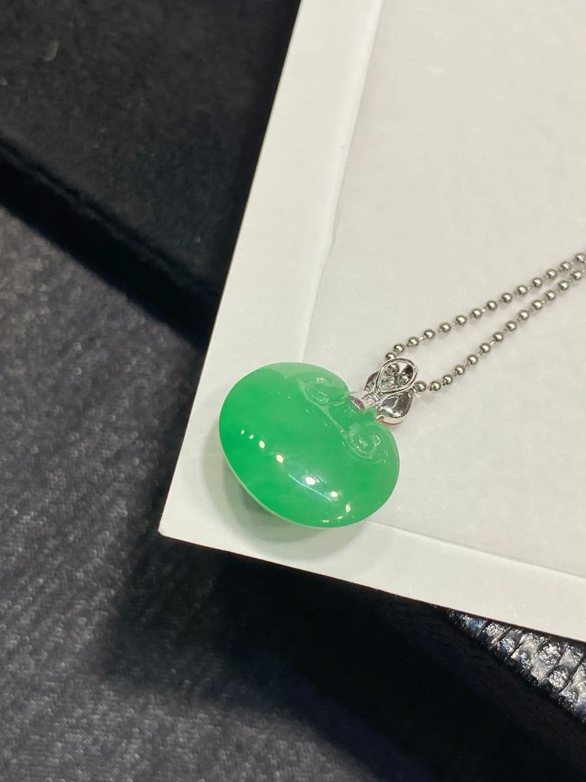 满色·如意
18k  色浓厚鼓，很Q的如意造型280