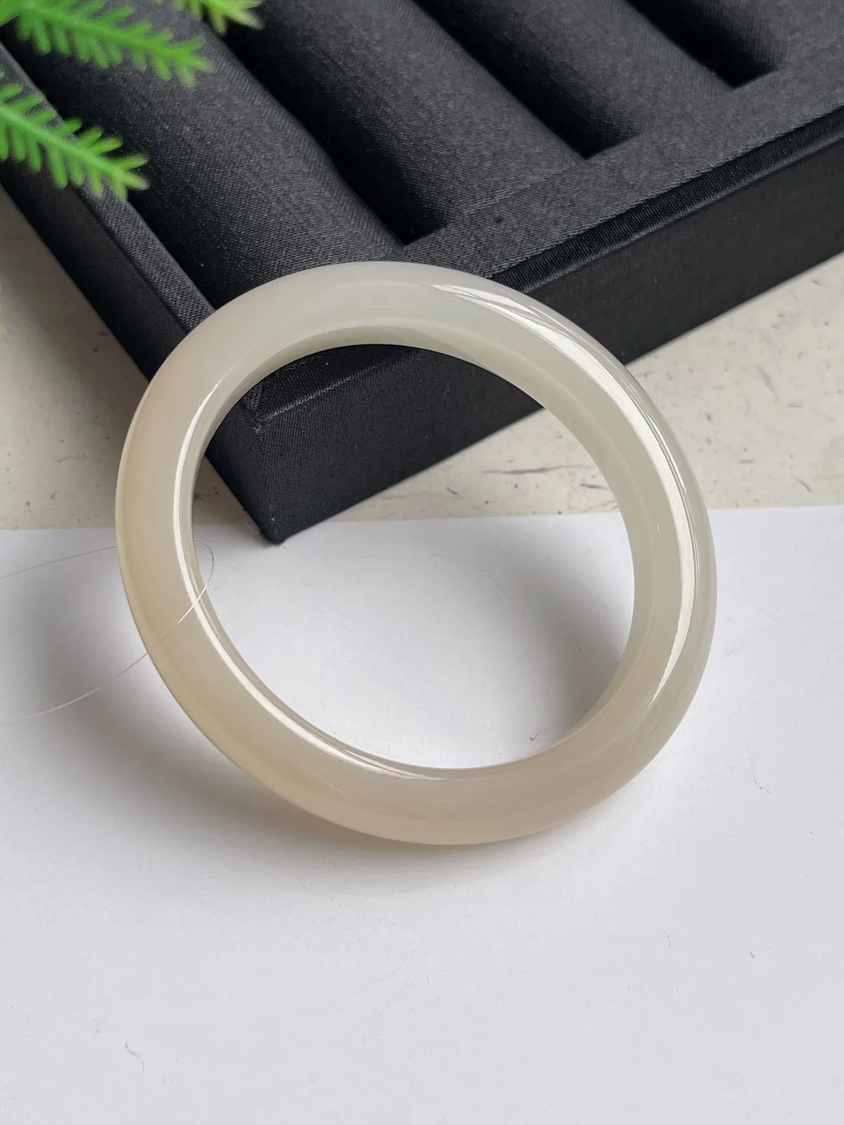 贵妃镯55.2圈口，和田玉藕粉手镯