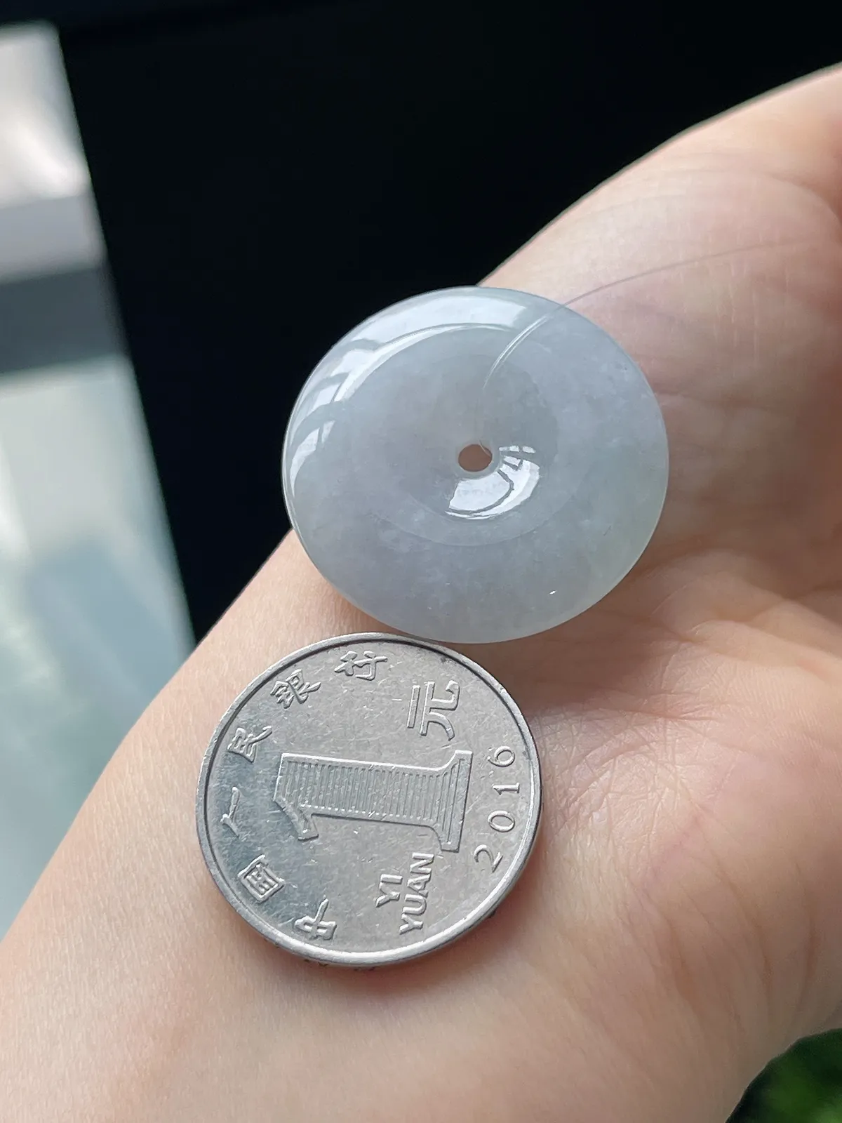 翡翠冰糯种白色平安扣