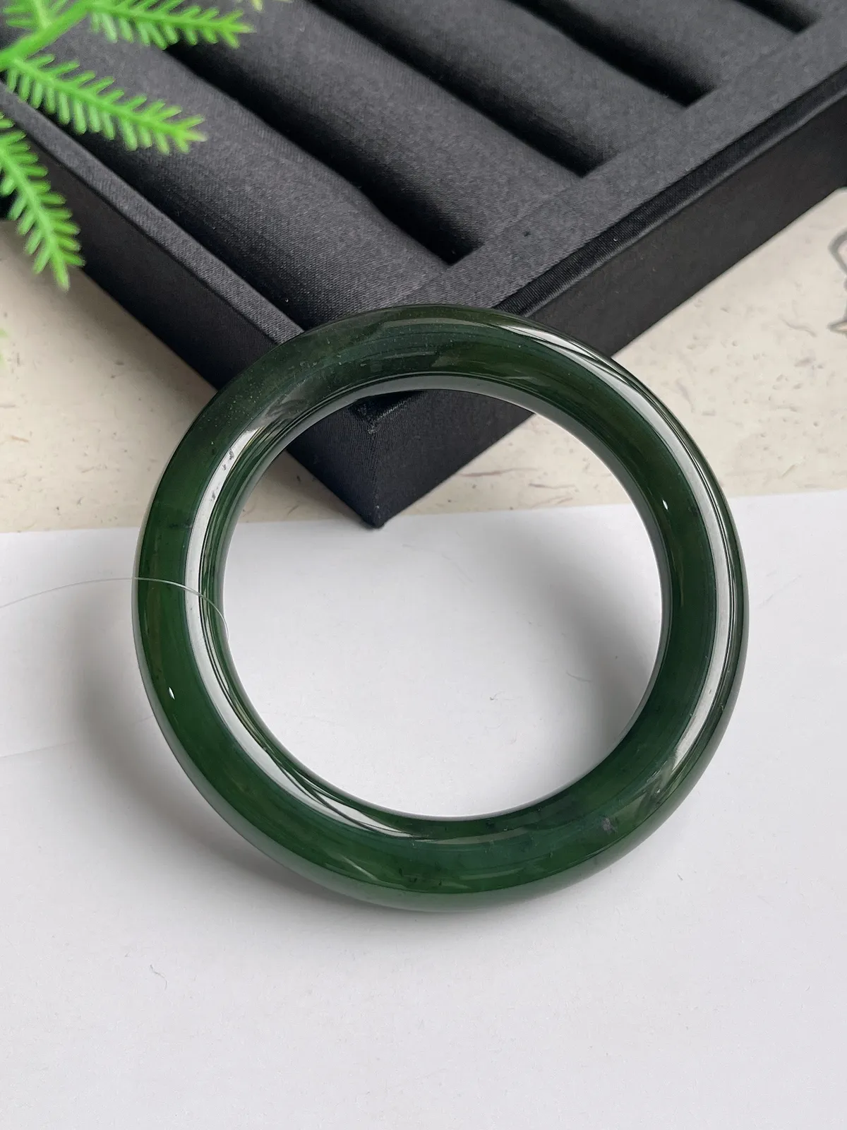 圆镯58.8圈口，和田玉碧玉手镯